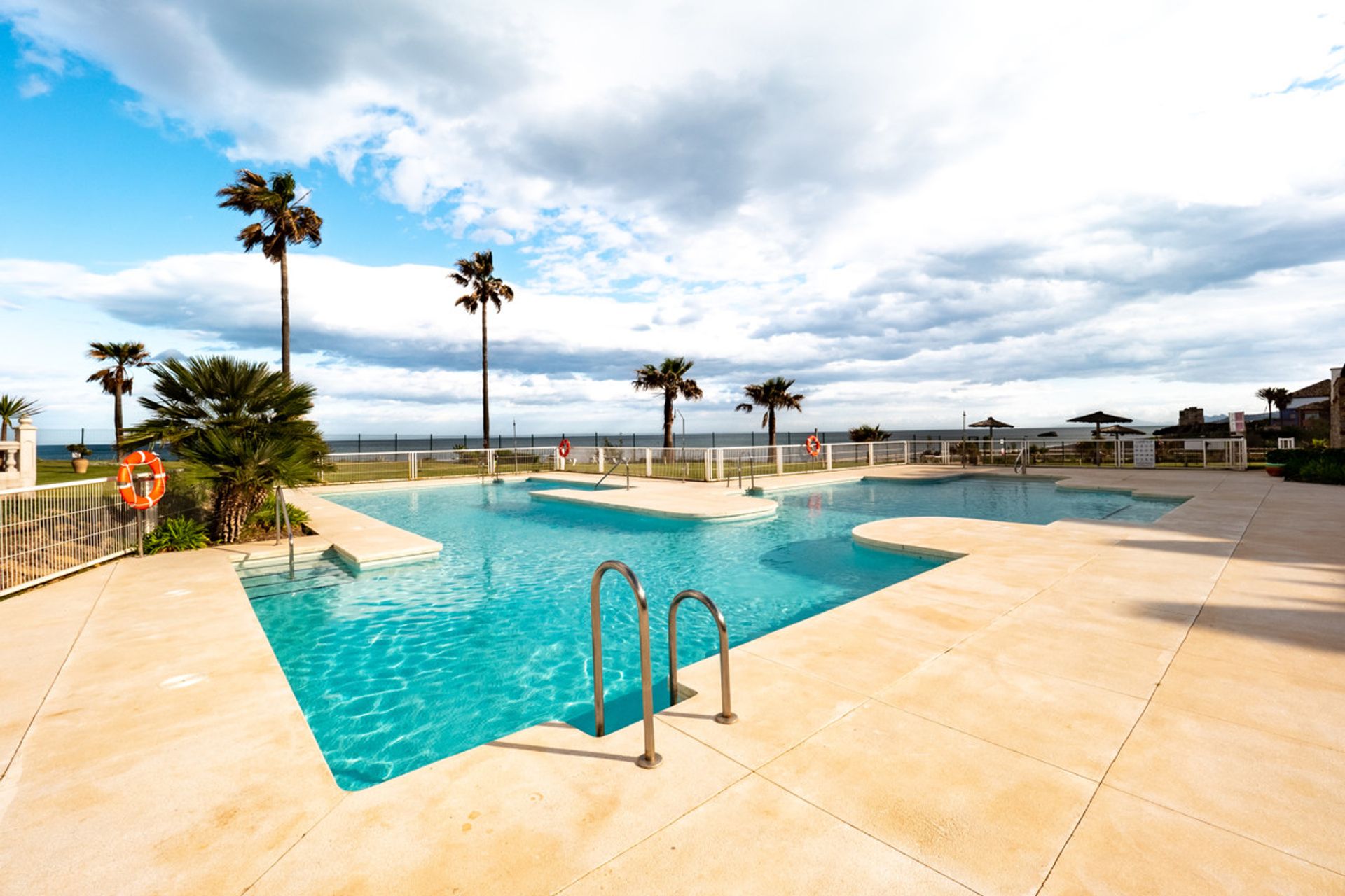 Condominium in Casares, Andalucía 10714482