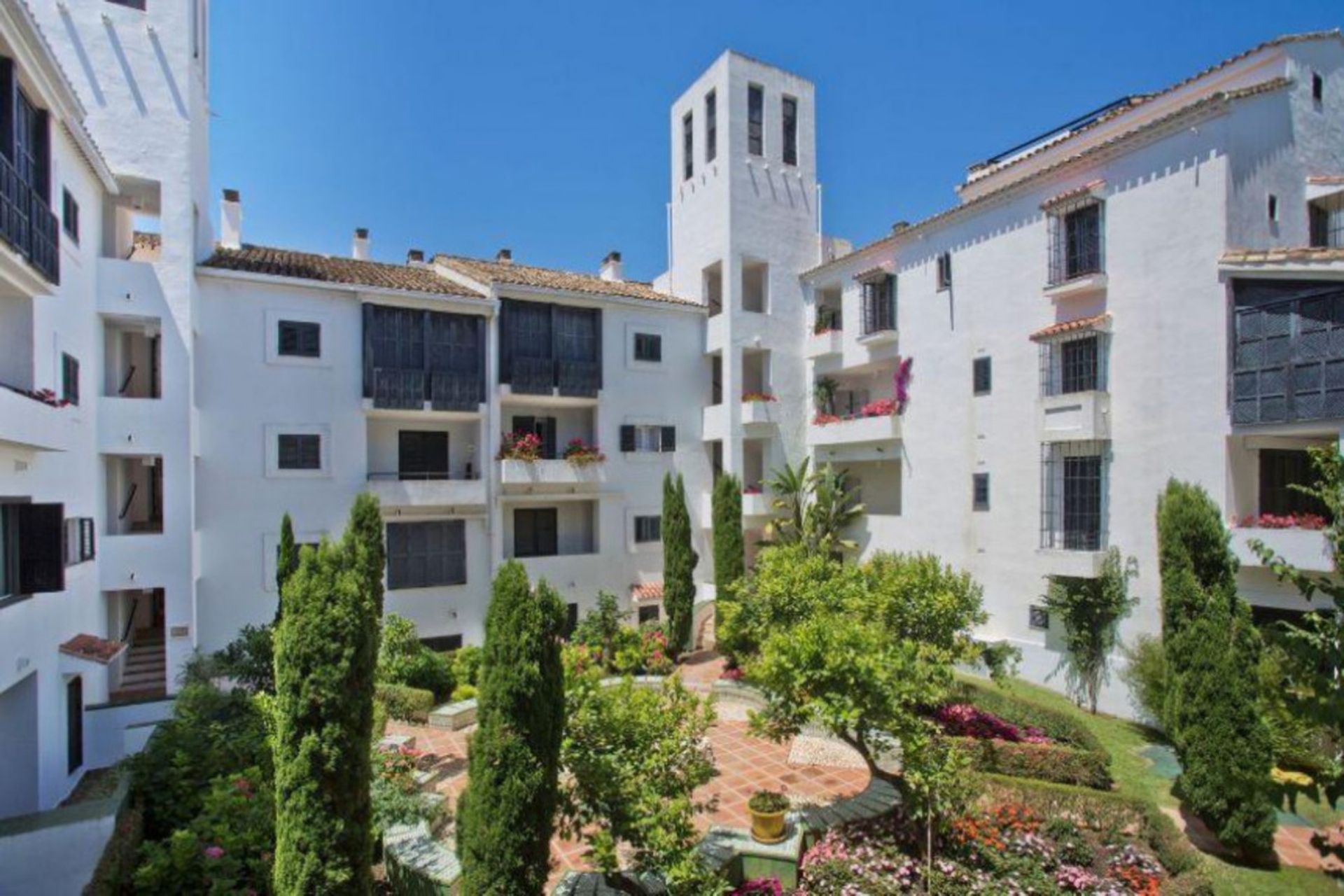 Condominium in Ojen, Andalusia 10714716