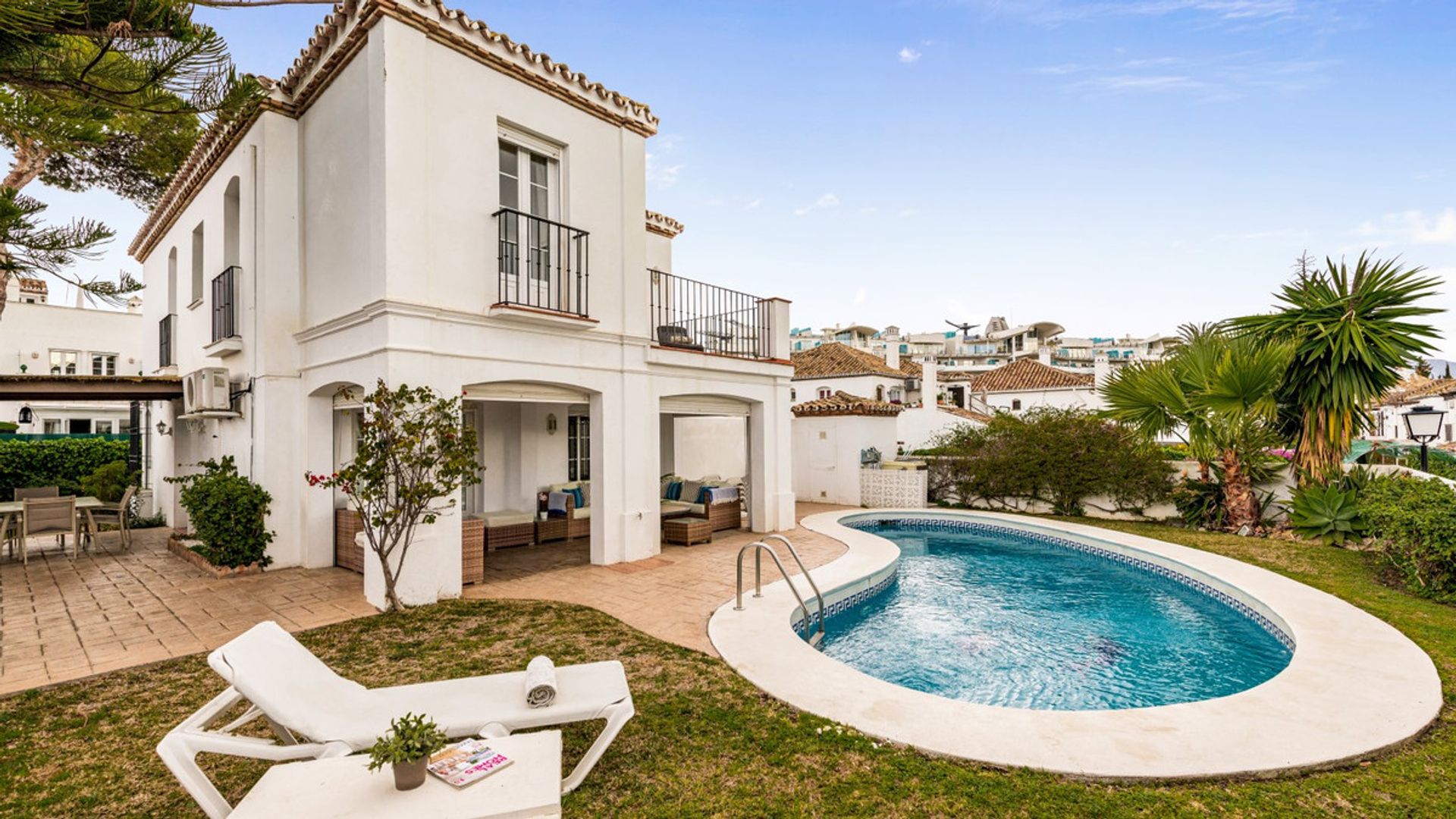 House in Estepona, Andalusia 10714948