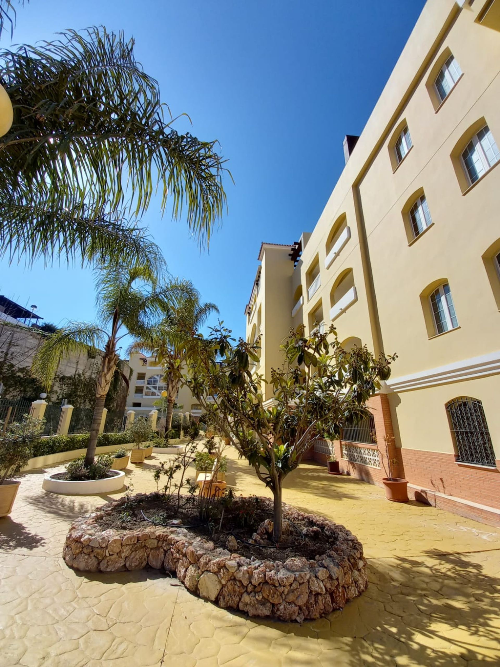 Condominium dans Fuengirola, Andalousie 10715061