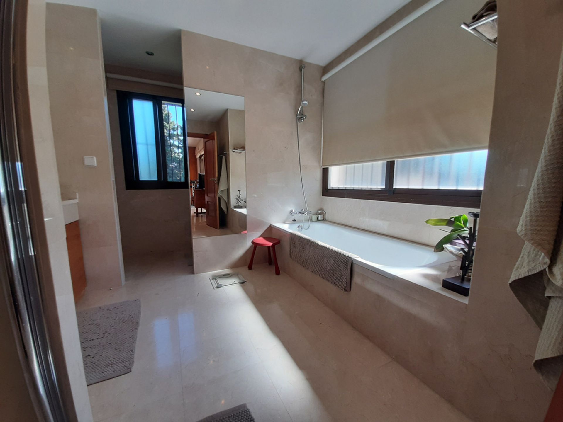 Condominium in Estepona, Andalusia 10715192