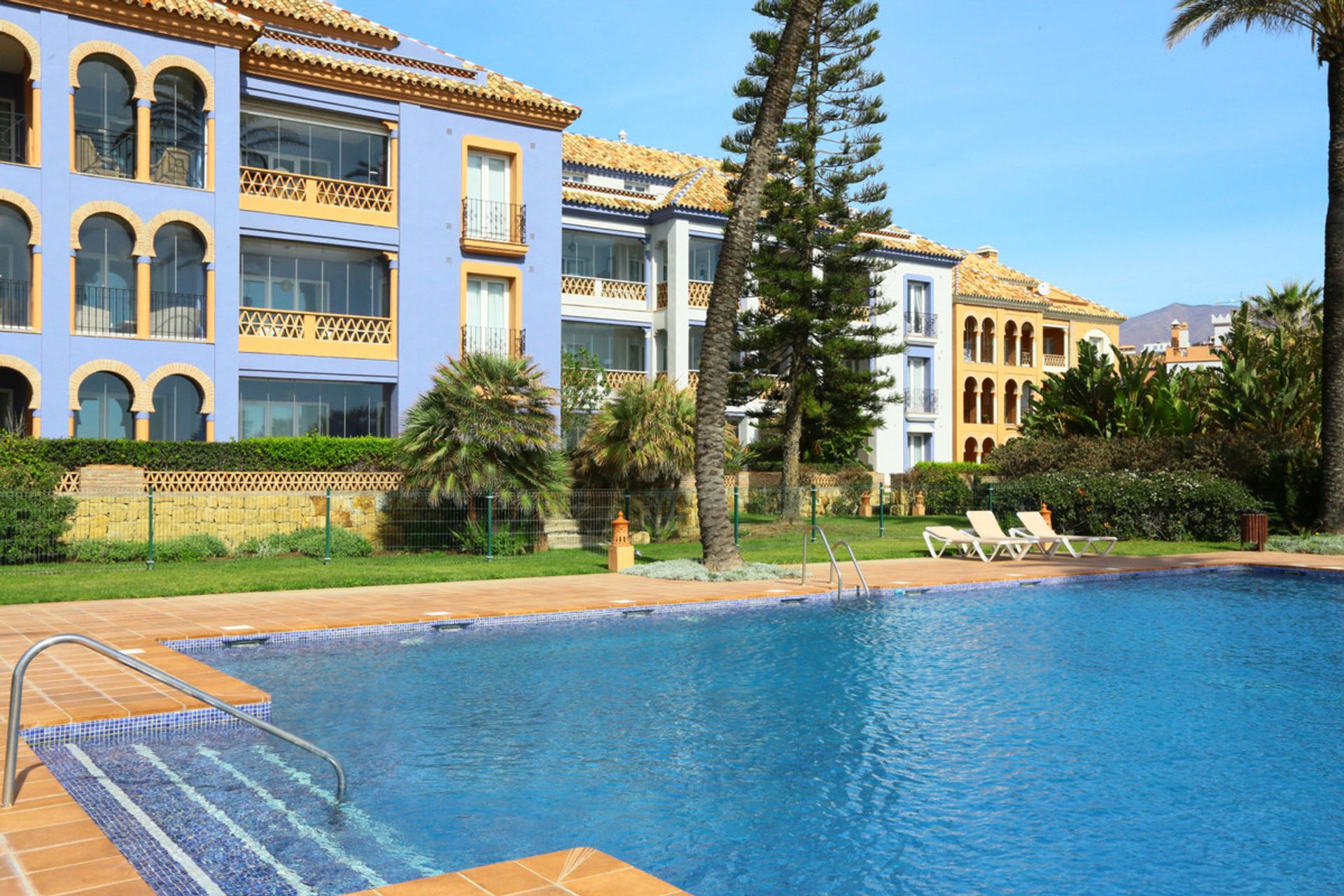 Condominium dans San Luis de Sabinillas, Andalousie 10715362