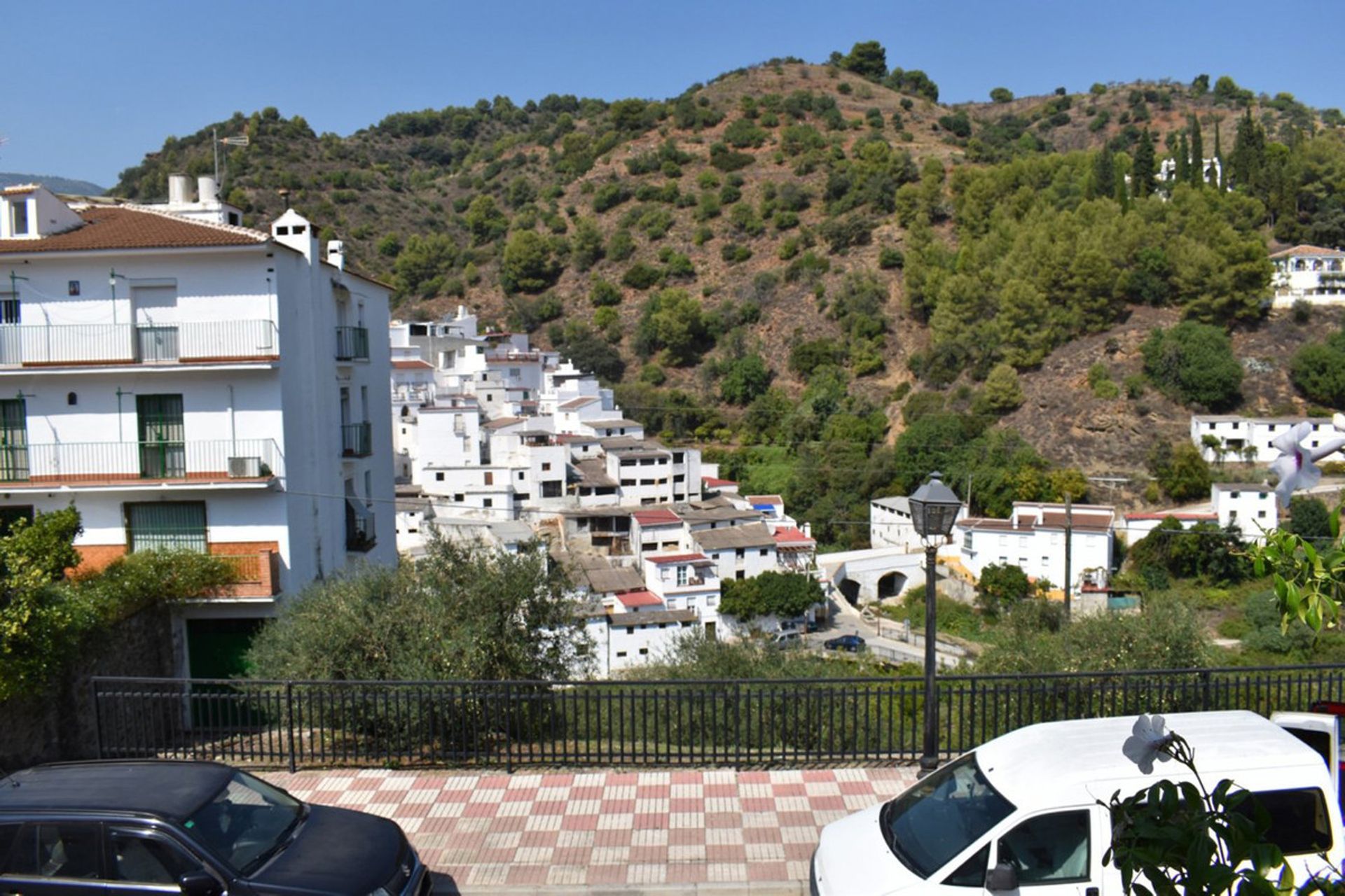 Будинок в Tolox, Andalucía 10715496