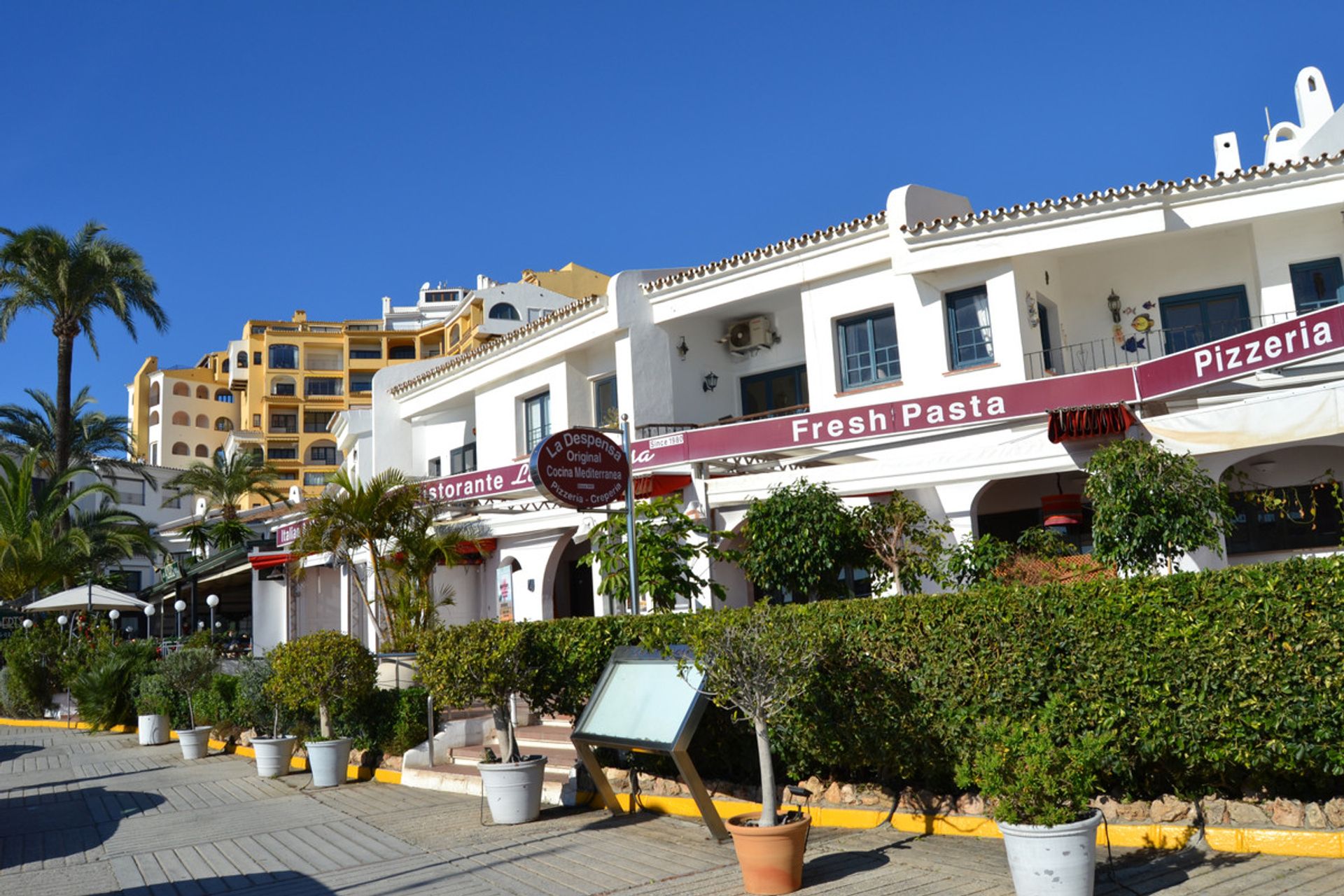 Industrieel in Ojen, Andalusië 10715622