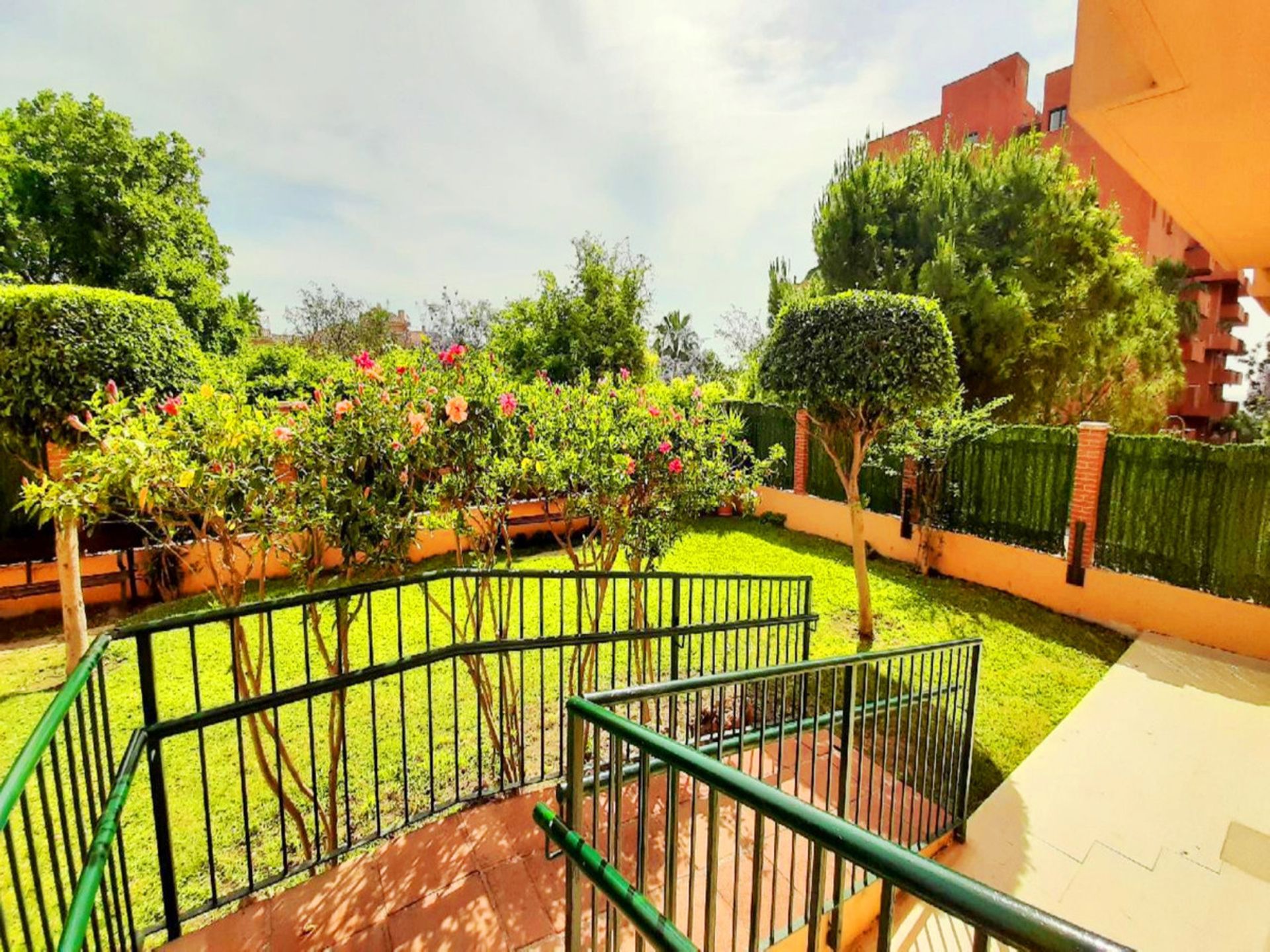 Condominium in Estepona, Andalucía 10715746