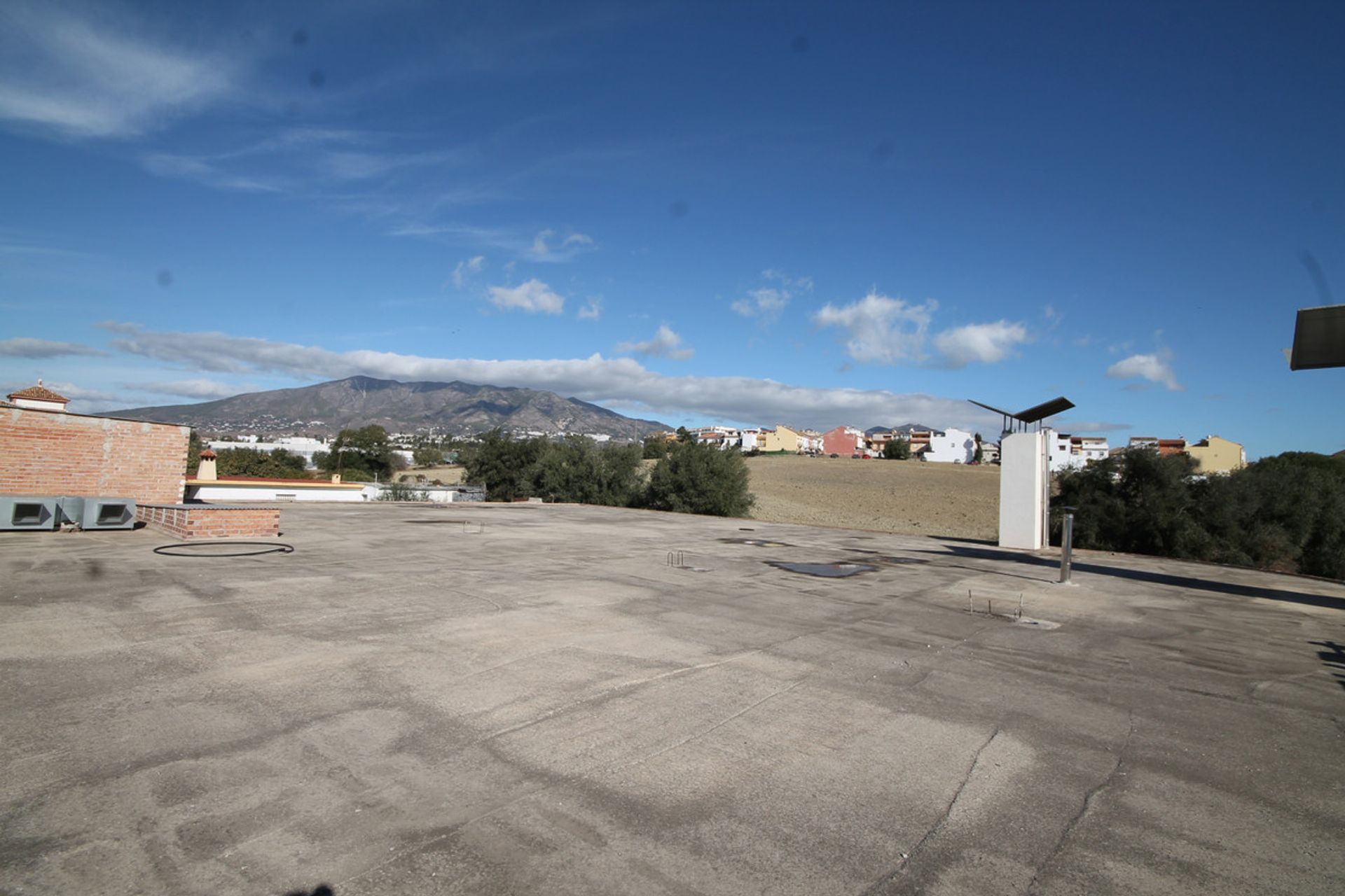 Industriell im Las Lagunas de Mijas, Andalucía 10715771