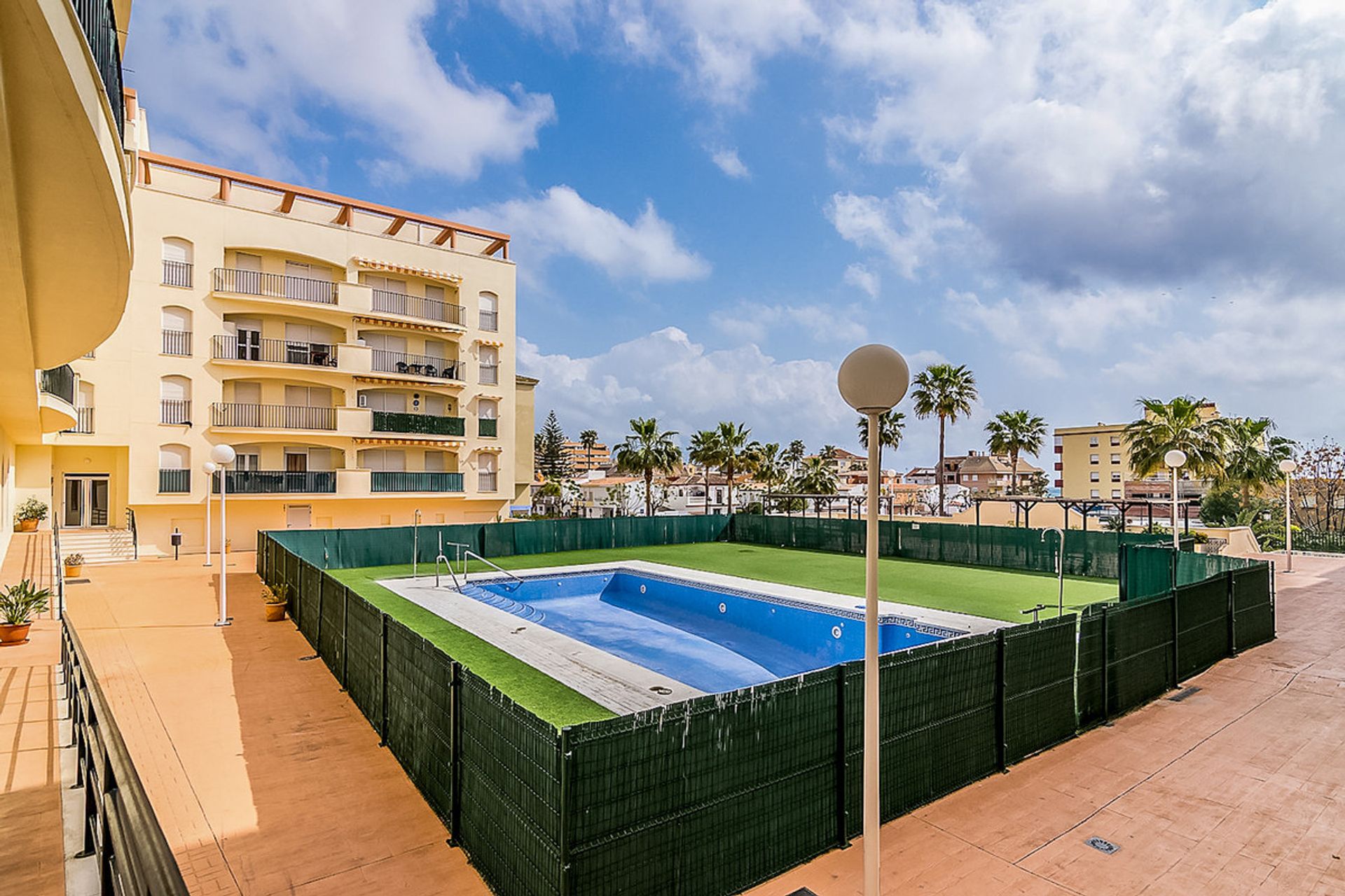 Condominium dans San Luis de Sabinillas, Andalousie 10715816