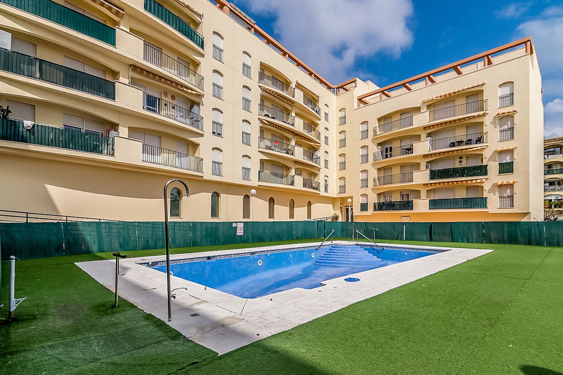 Condominium dans San Luis de Sabinillas, Andalousie 10715816