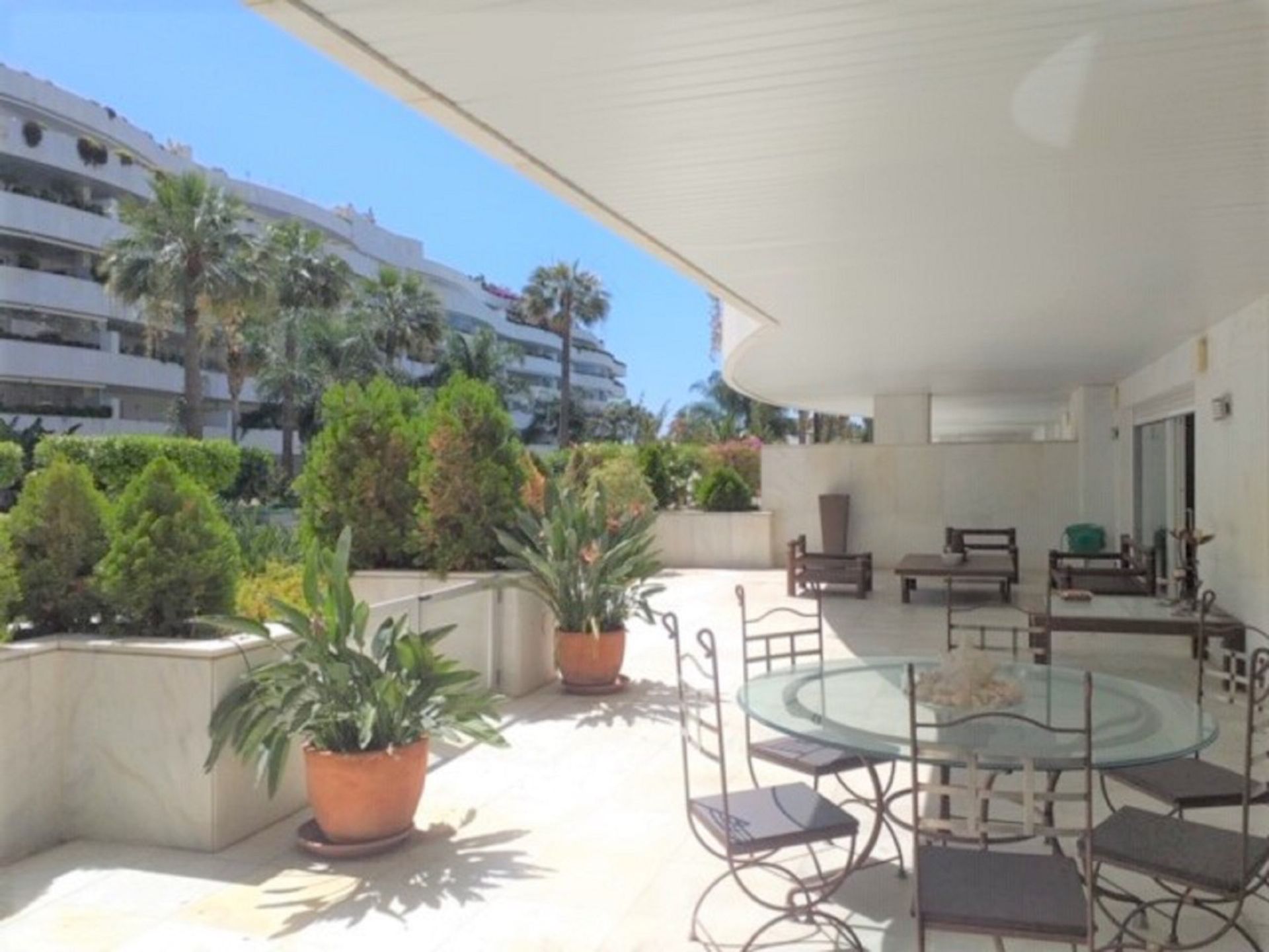 Condominium in Marbella, Andalucía 10715863