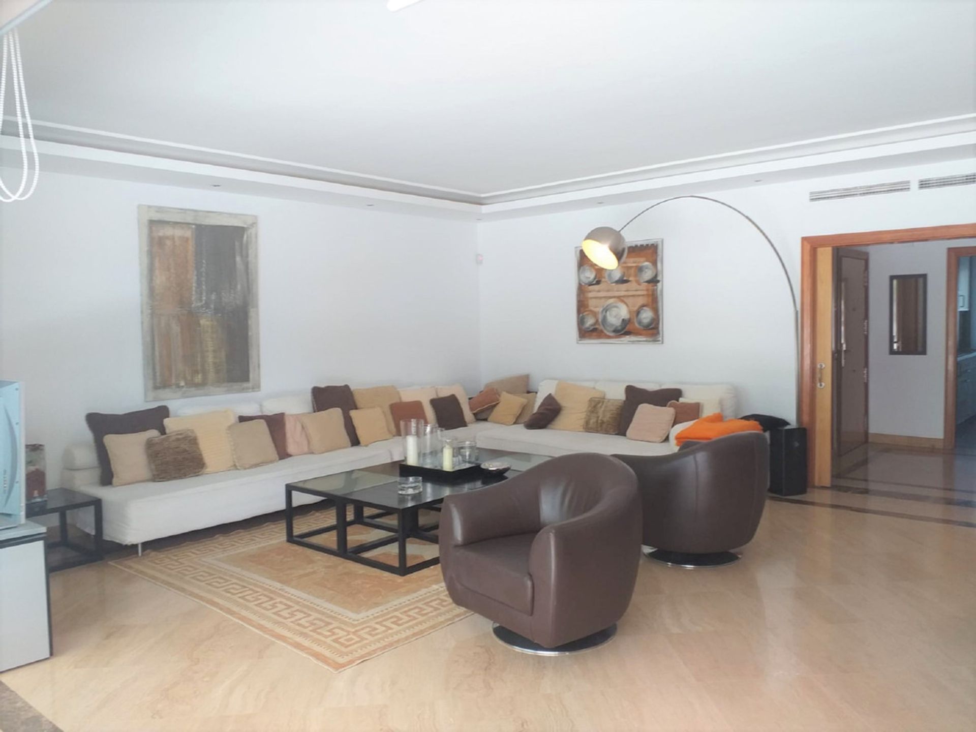 Condominium in Marbella, Andalucía 10715863