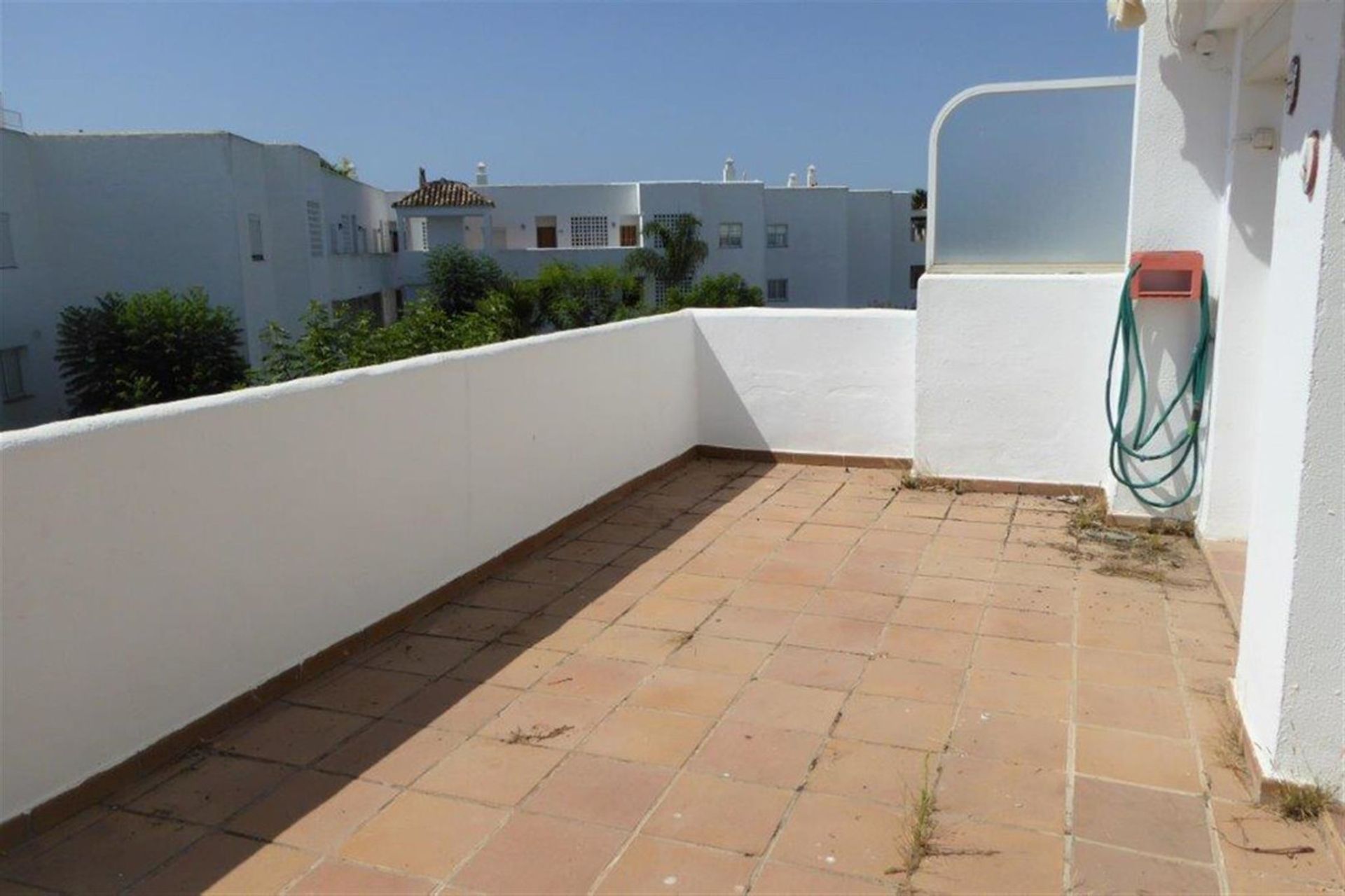 Condominium in San Pedro de Alcántara, Andalusië 10716264