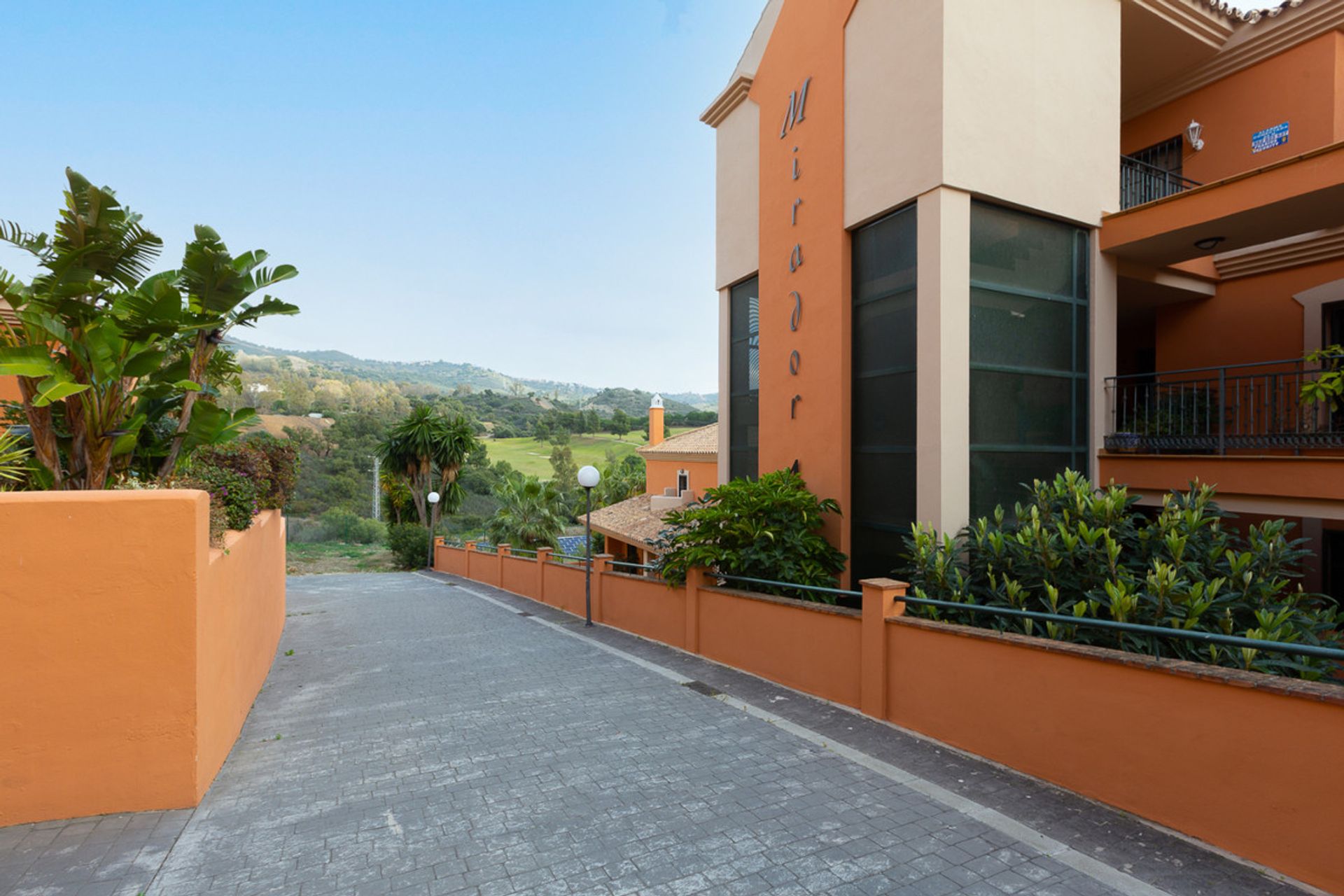 Condominium in Marbella, Andalucía 10716438