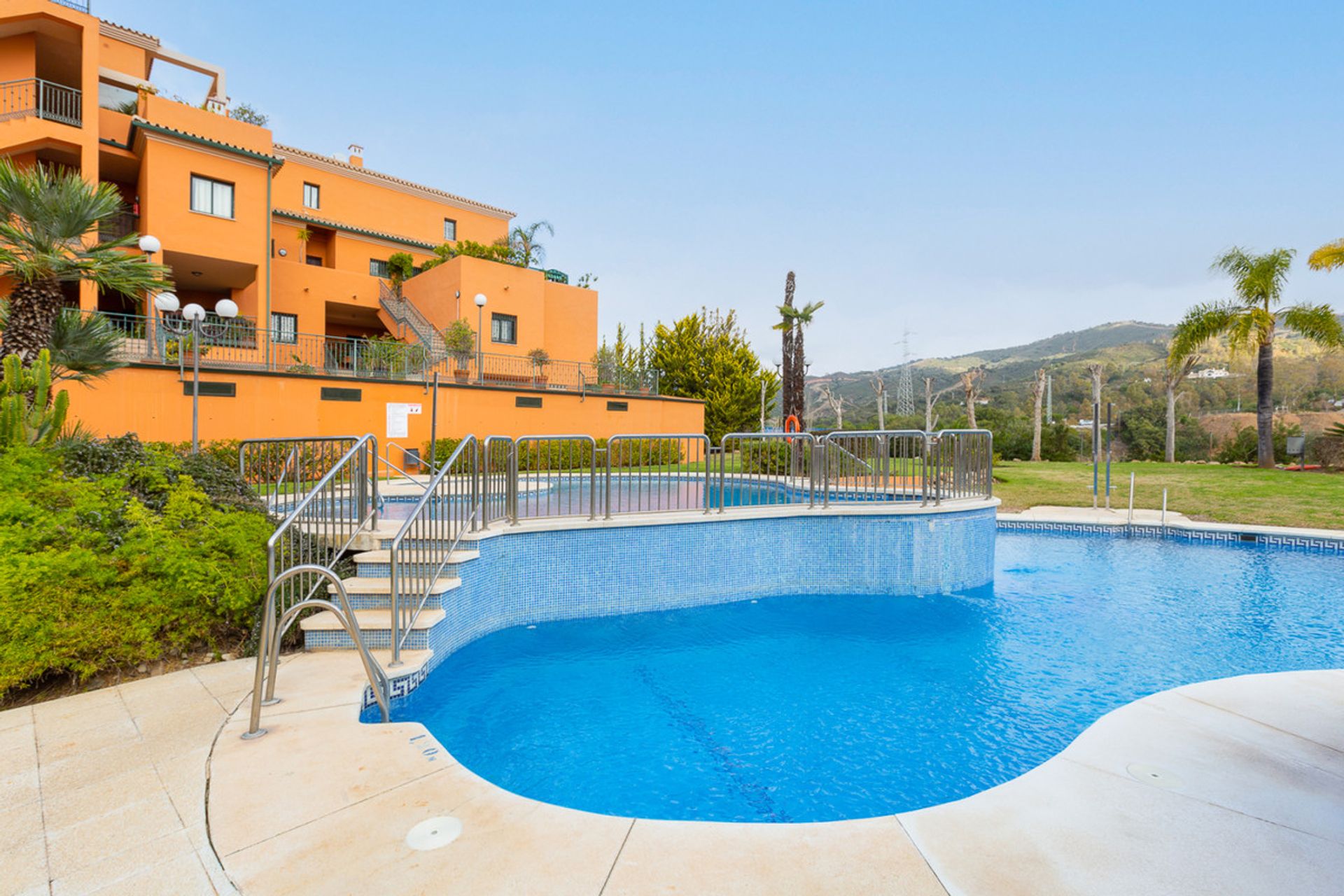 Condominium in Marbella, Andalucía 10716438