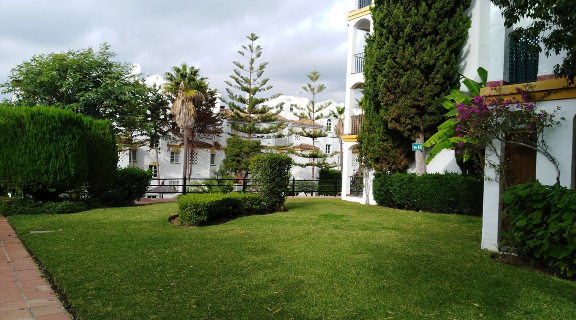 Condominium in San Pedro de Alcántara, Andalusië 10716571