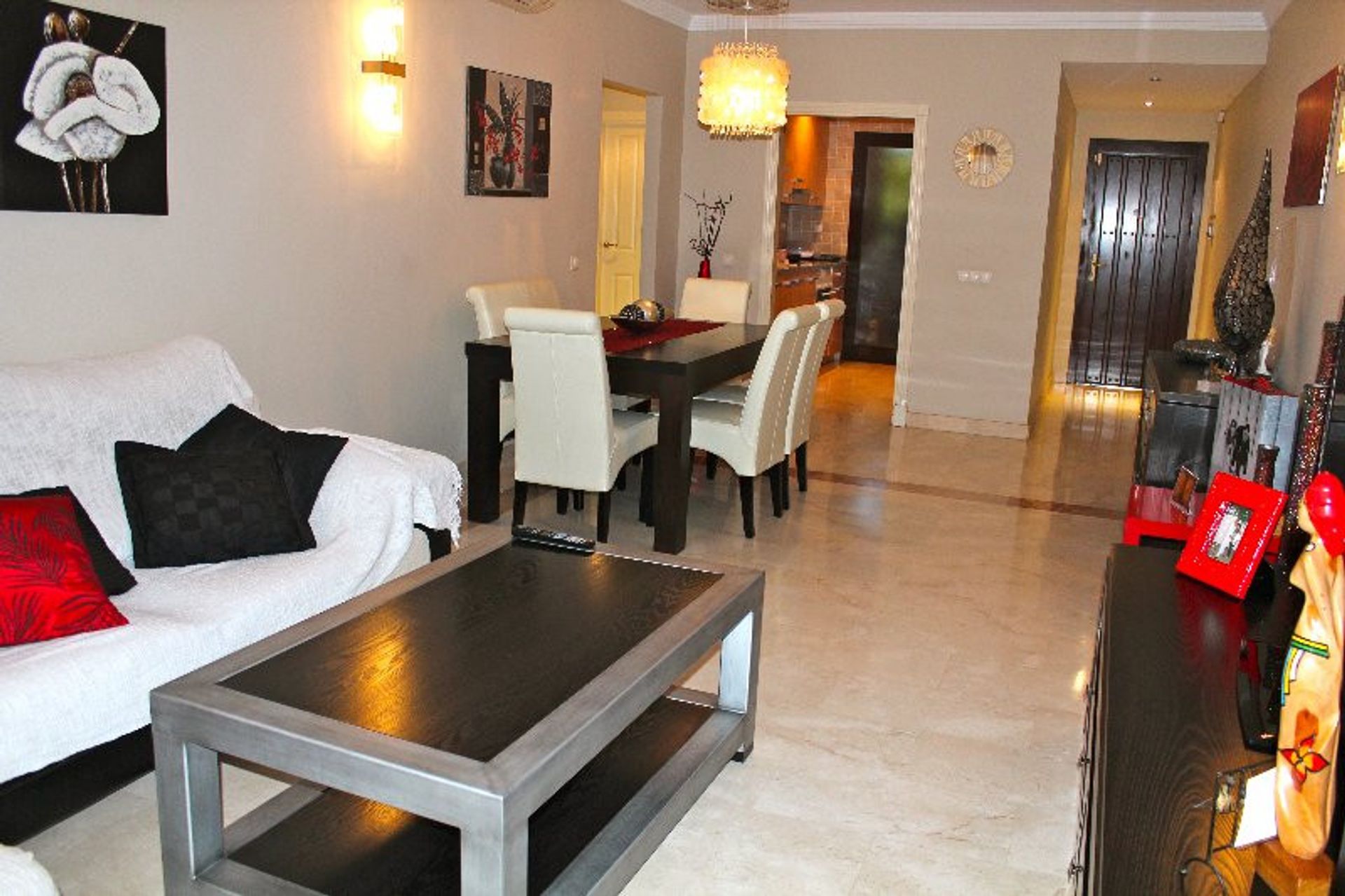 Condominium in Estepona, Andalusië 10716597