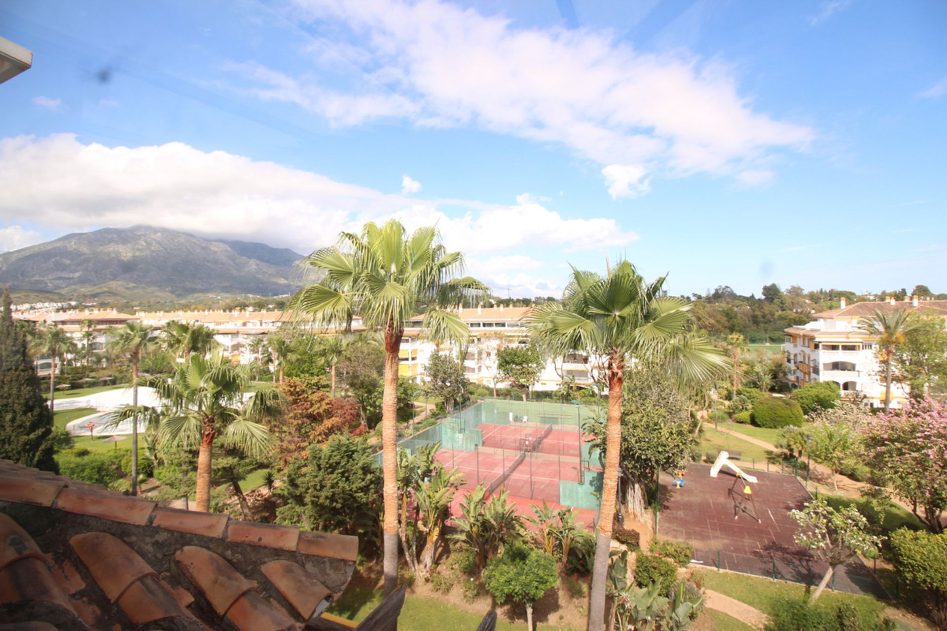 Condominium in Marbella, Andalucía 10716670