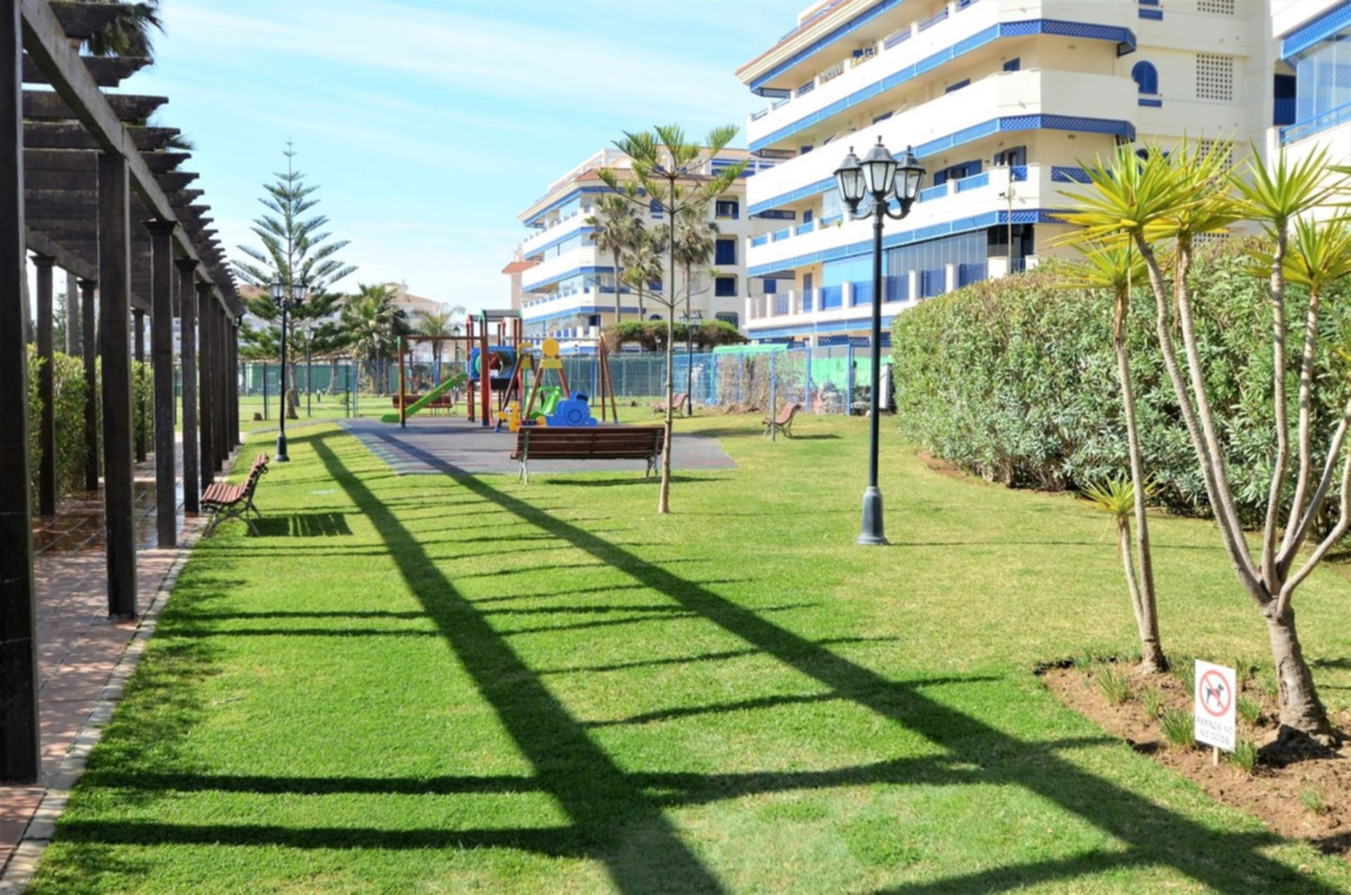 Condominium in San Luis de Sabinillas, Andalusia 10716698