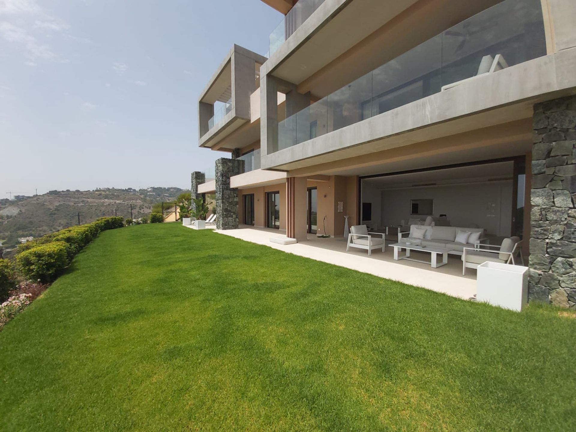 Condominium dans San Pedro de Alcántara, Andalousie 10716833