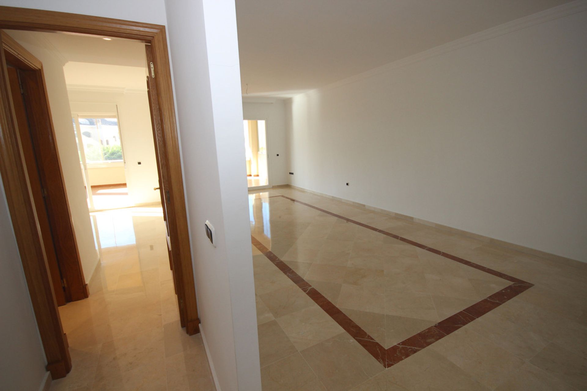 Condominium in Marbella, Andalucía 10716834