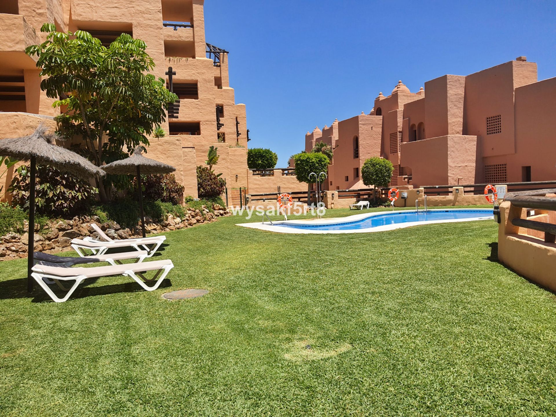 Condominio en La Duquesa, Andalucía 10717103