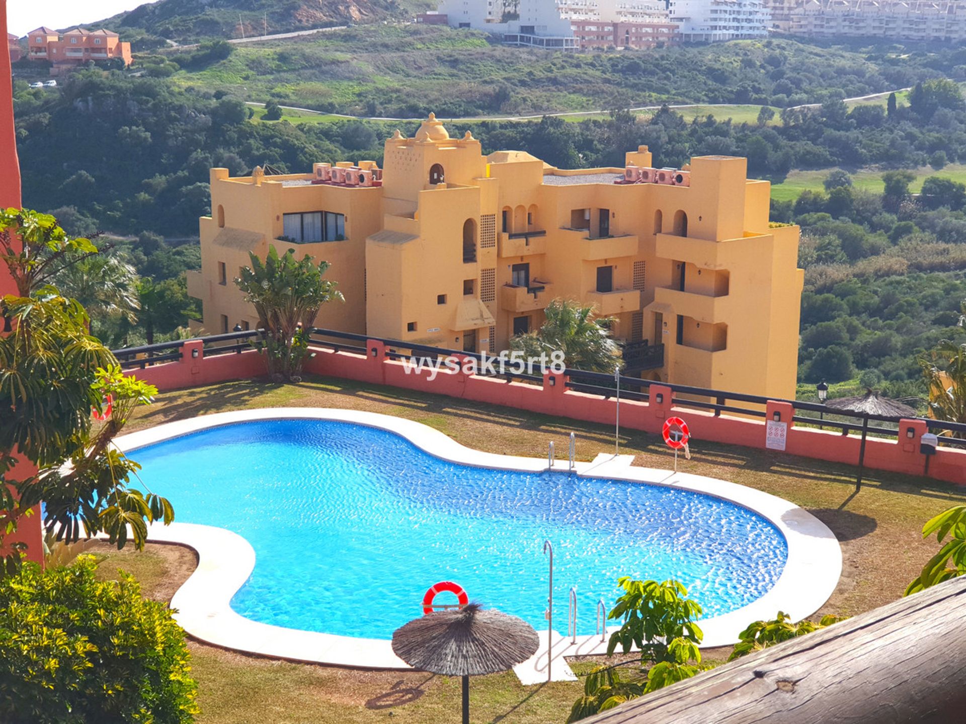 Condominium in La Duquesa, Andalucía 10717103