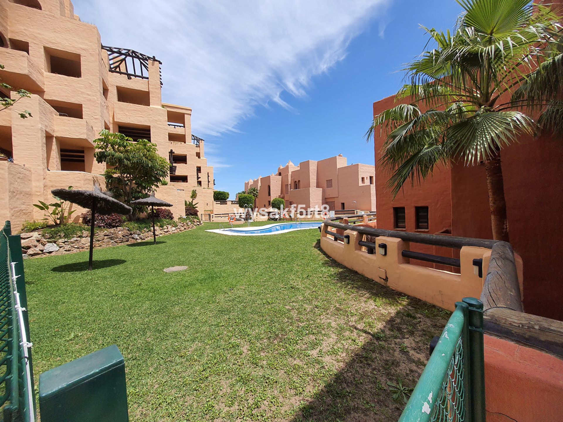 Condominium in La Duquesa, Andalucía 10717103