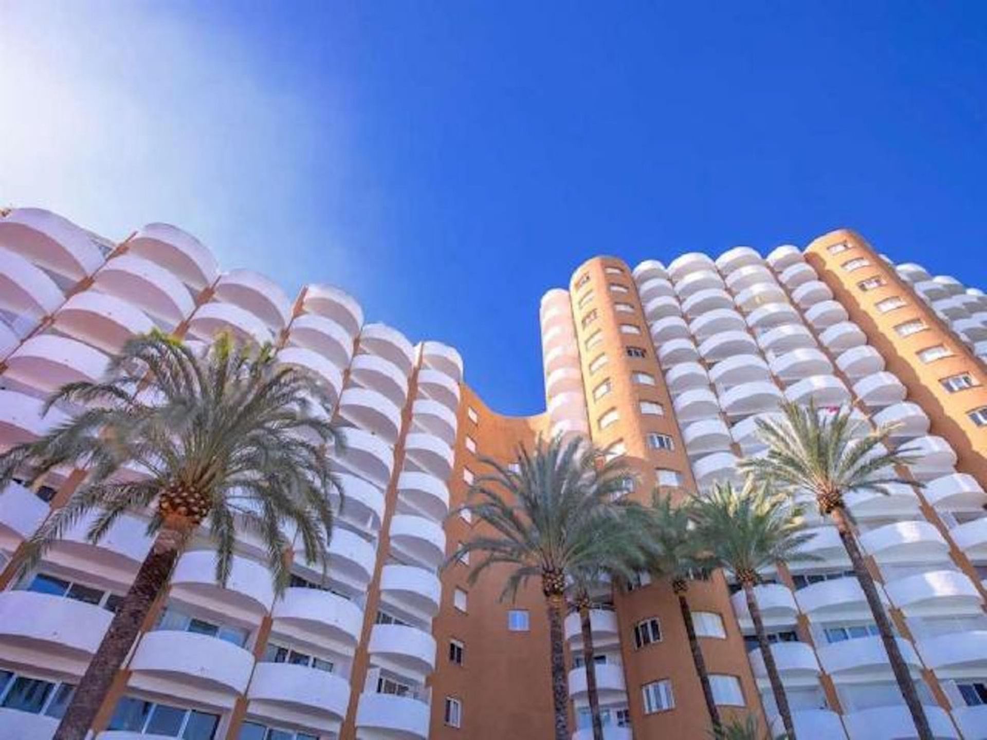 Condominium in Estepona, Andalusia 10717489