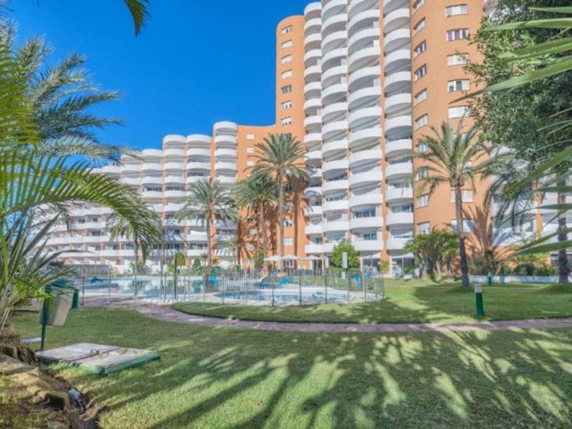 Condominium in Estepona, Andalusia 10717489