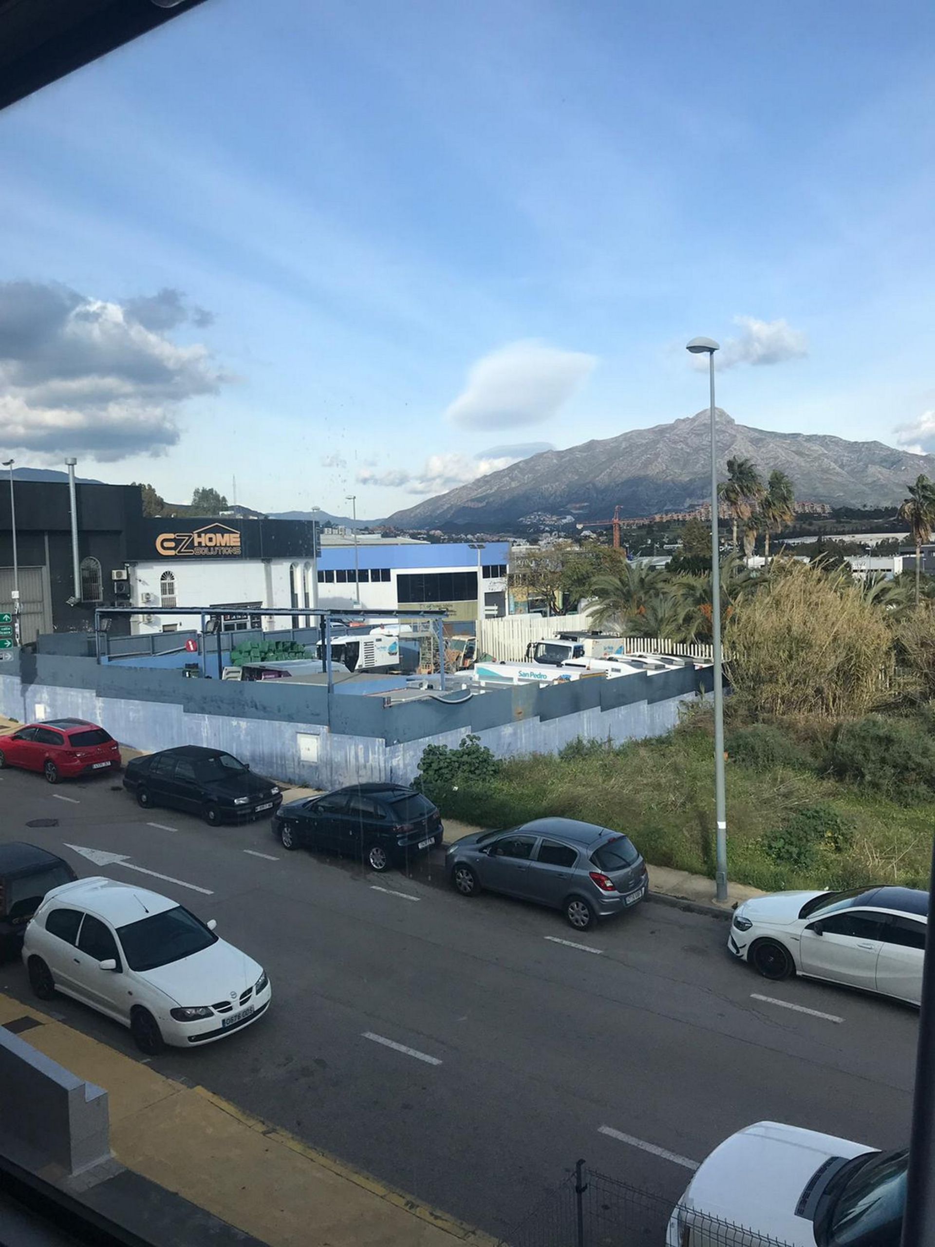 Industrieel in San Pedro de Alcántara, Andalusië 10718049