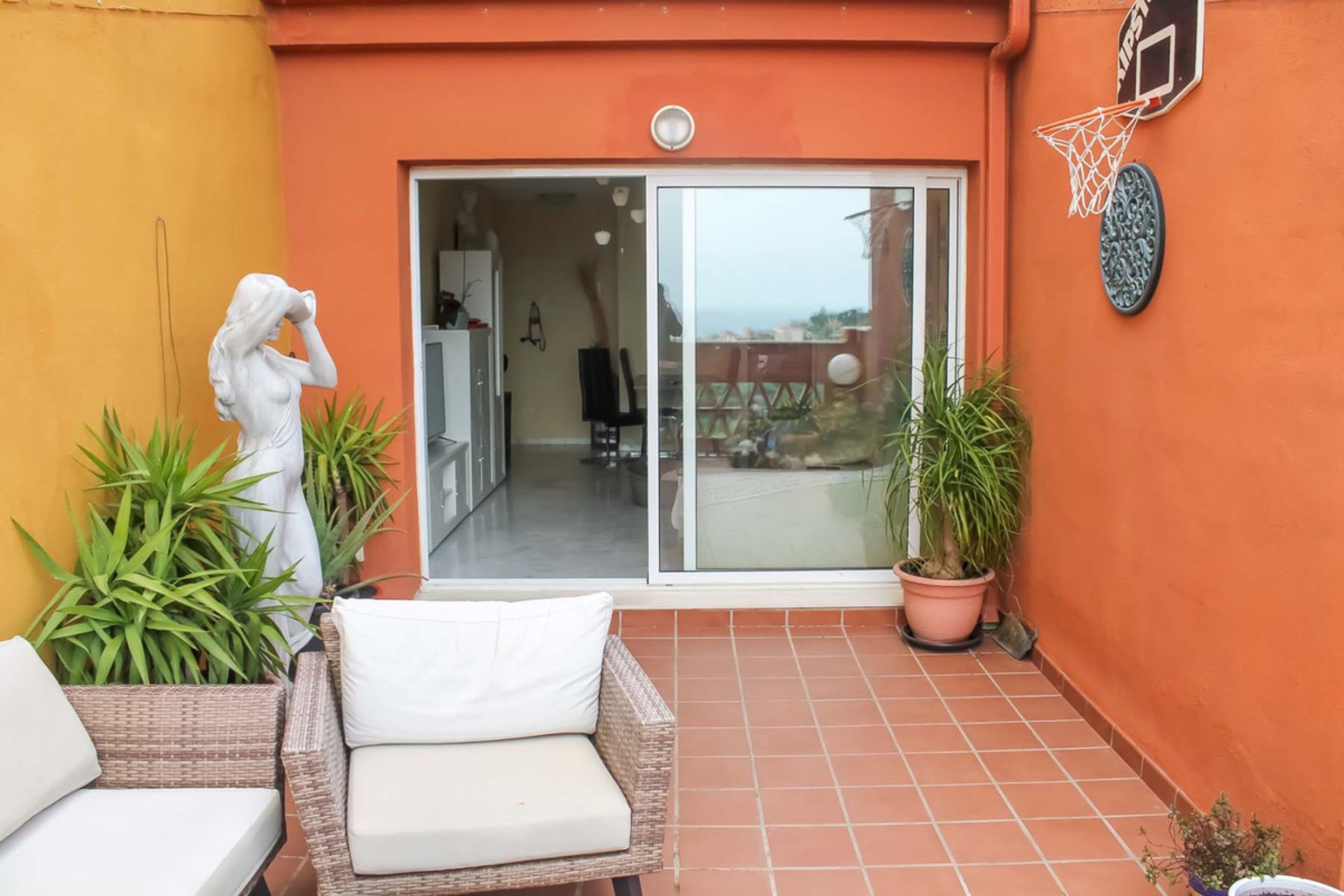 Condominium in Marbella, Andalucía 10718158