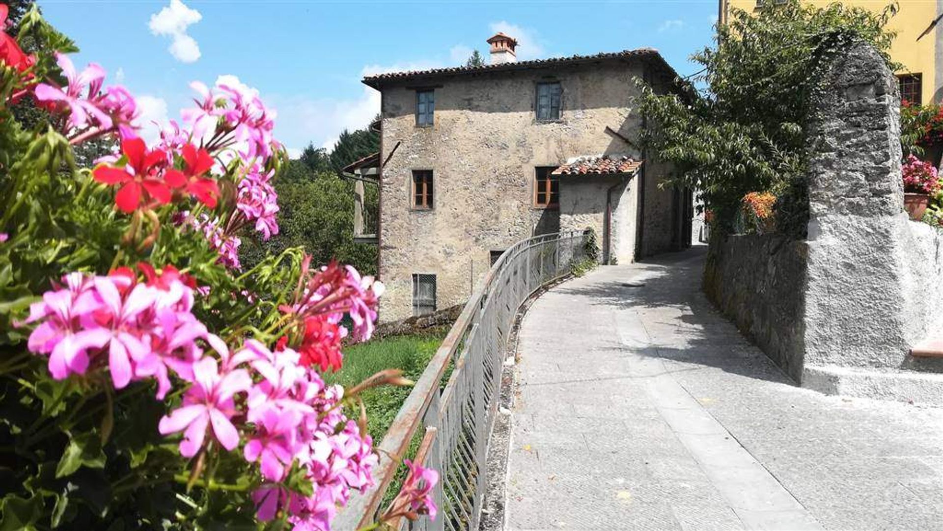 Rumah di Fabbriche di Vallico, Toskana 10719184