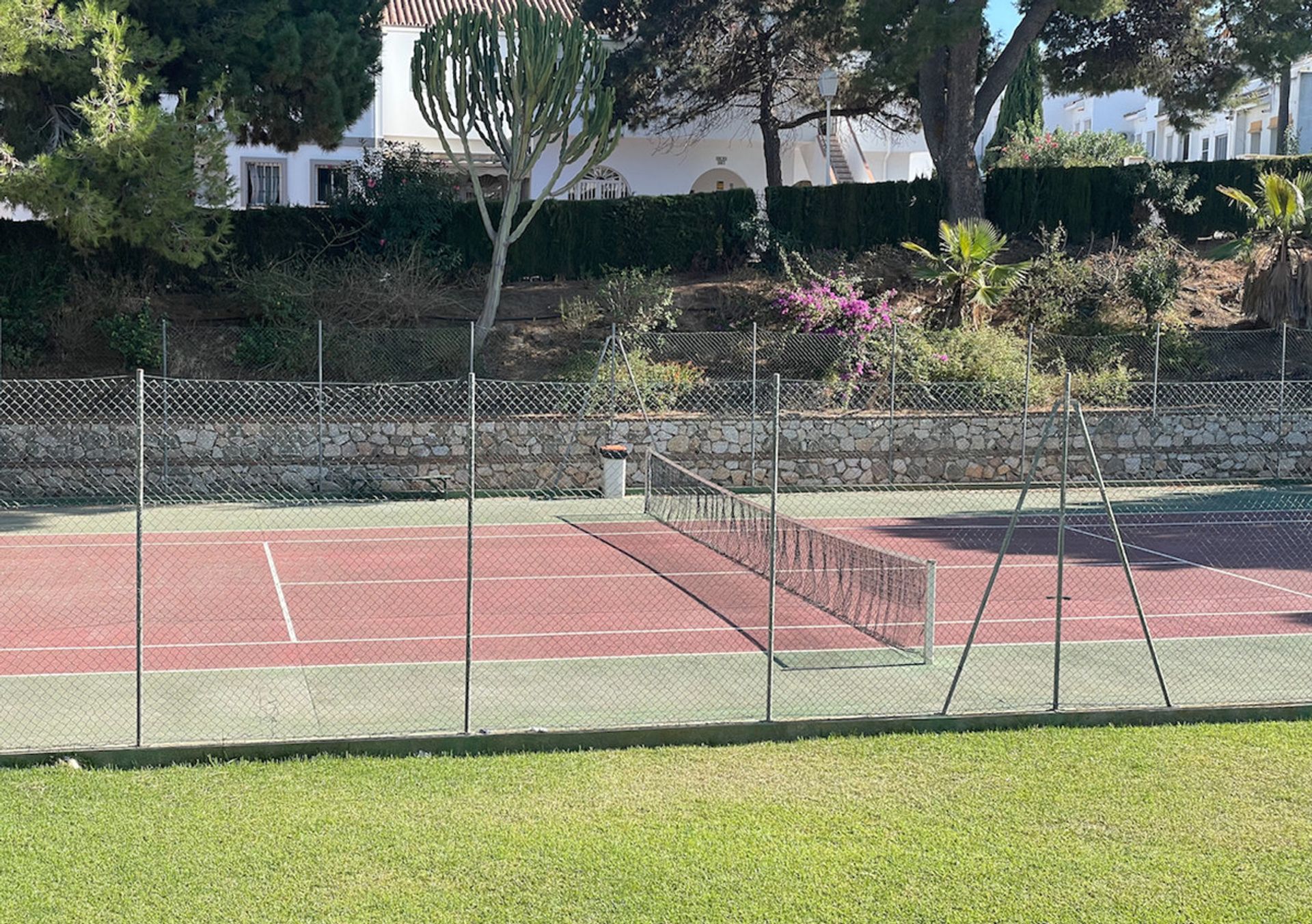 土地 在 Las Lagunas de Mijas, Andalucía 10719237