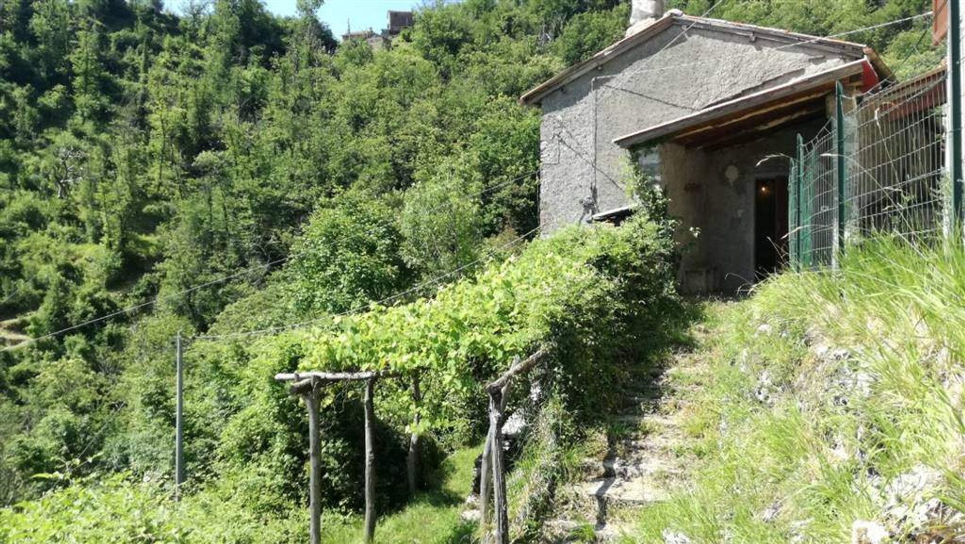 房子 在 Fabbriche di Vergemoli, Toscana 10719276