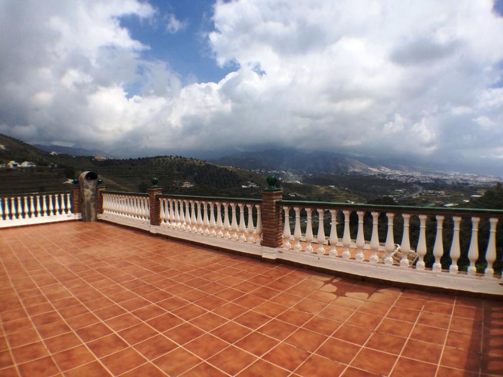 rumah dalam Frigiliana, Andalucía 10719470