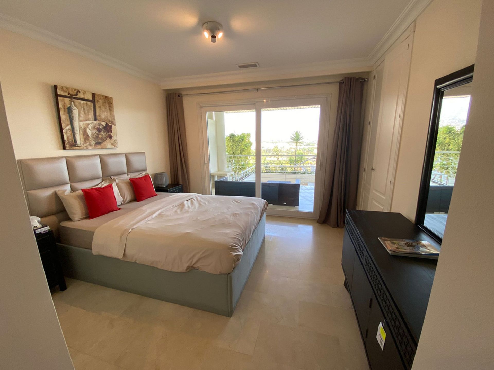 Condominium in Marbella, Andalucía 10720274