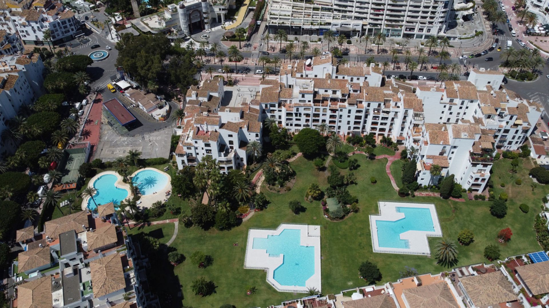 Condominium in Marbella, Andalucía 10720440