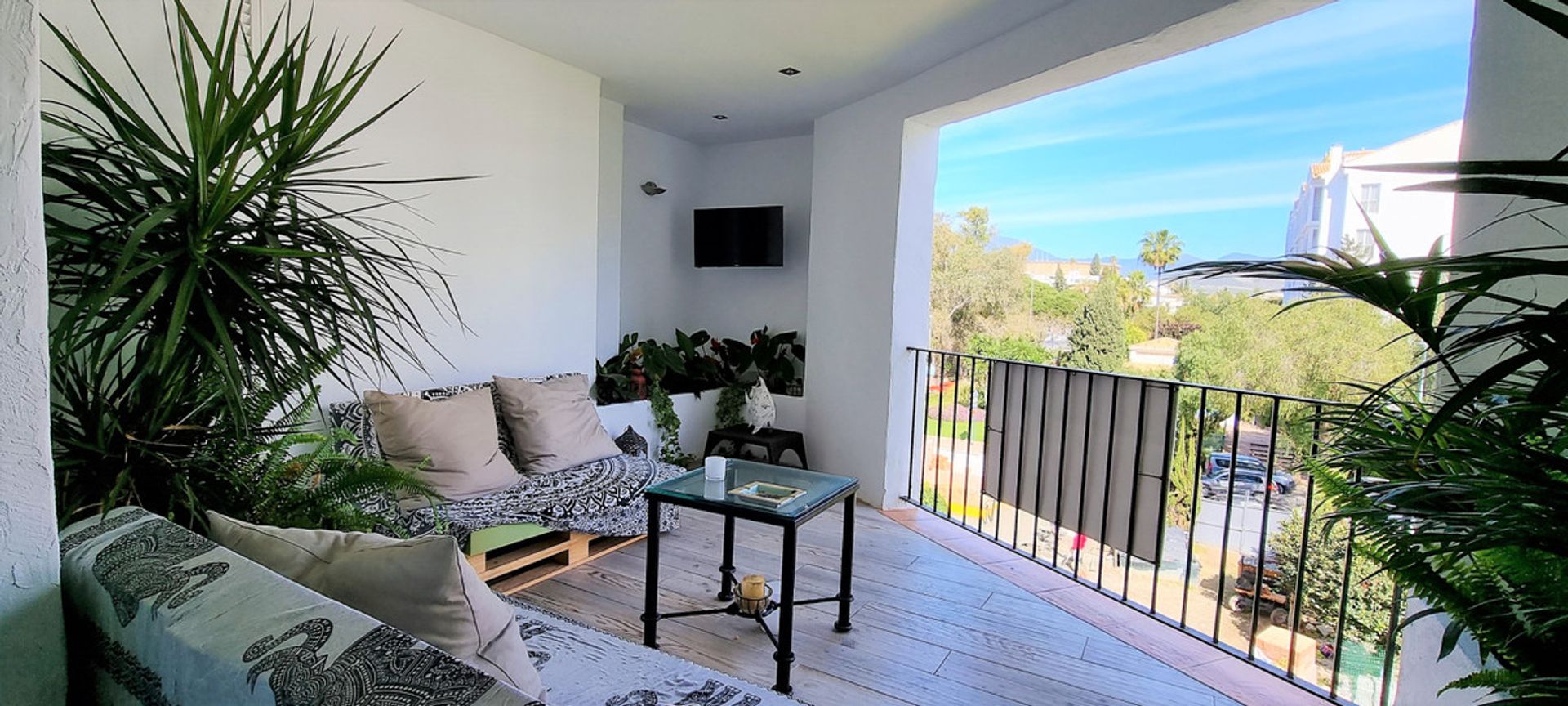 Condominium in Marbella, Andalucía 10720440