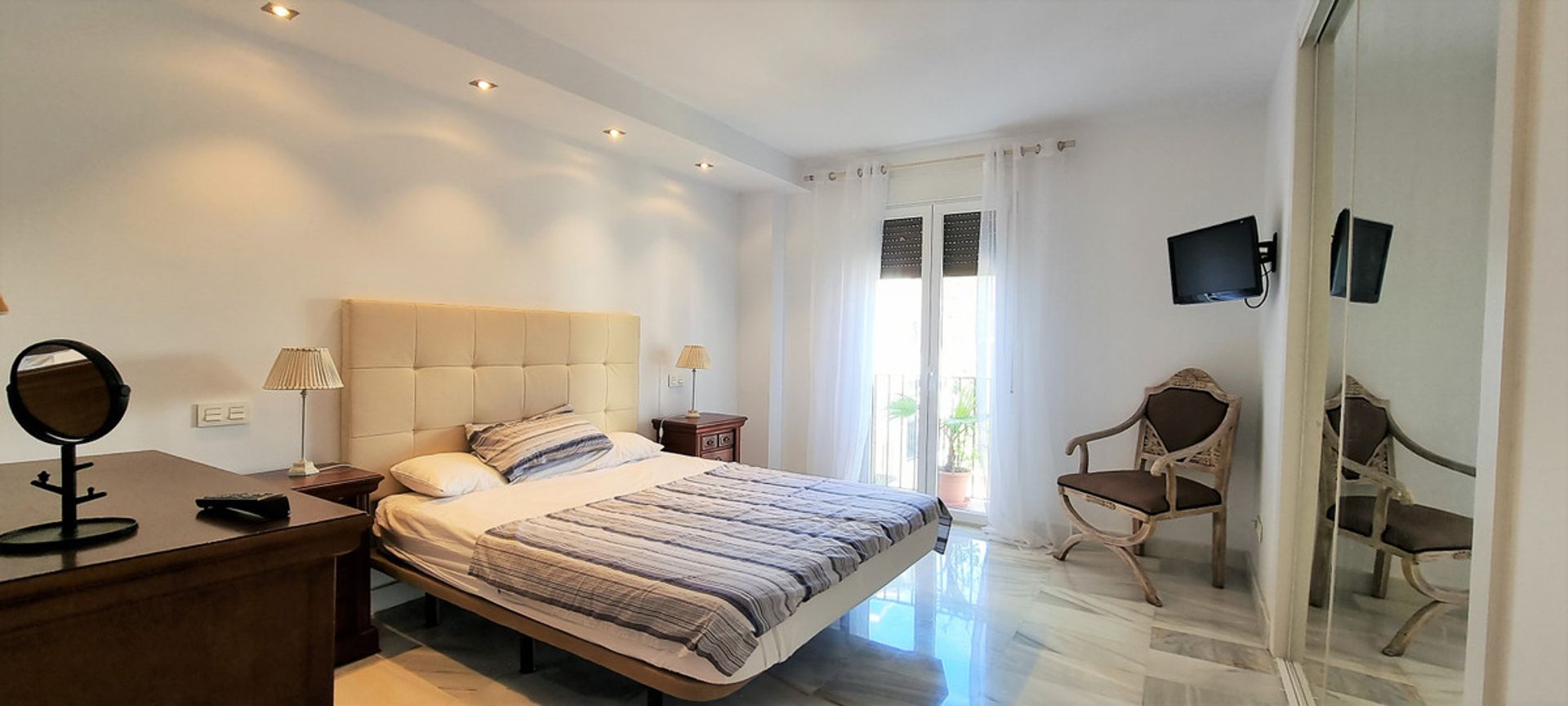 Condominium in Marbella, Andalucía 10720440