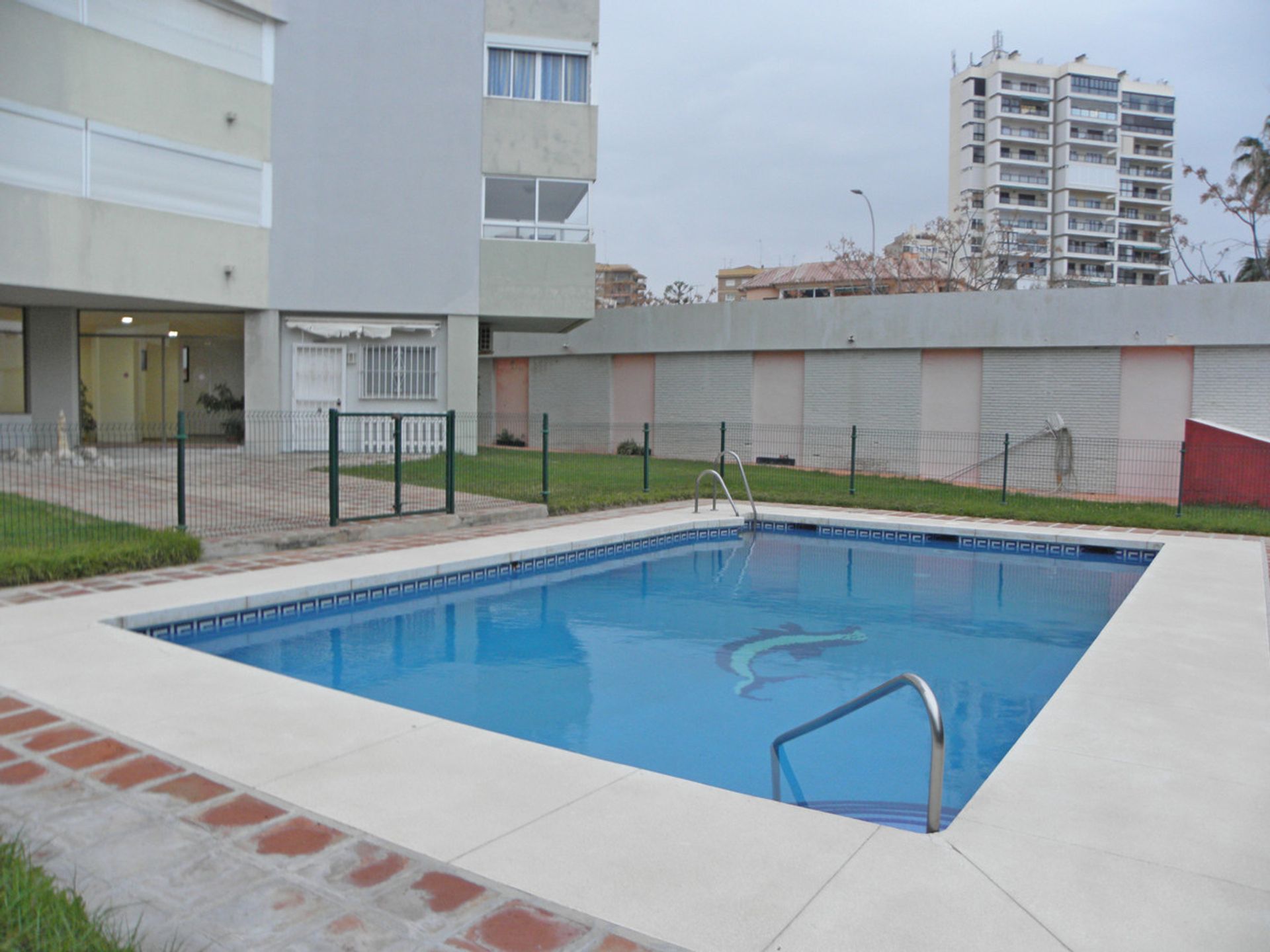 Condominium in Torremolinos, Andalucía 10720462