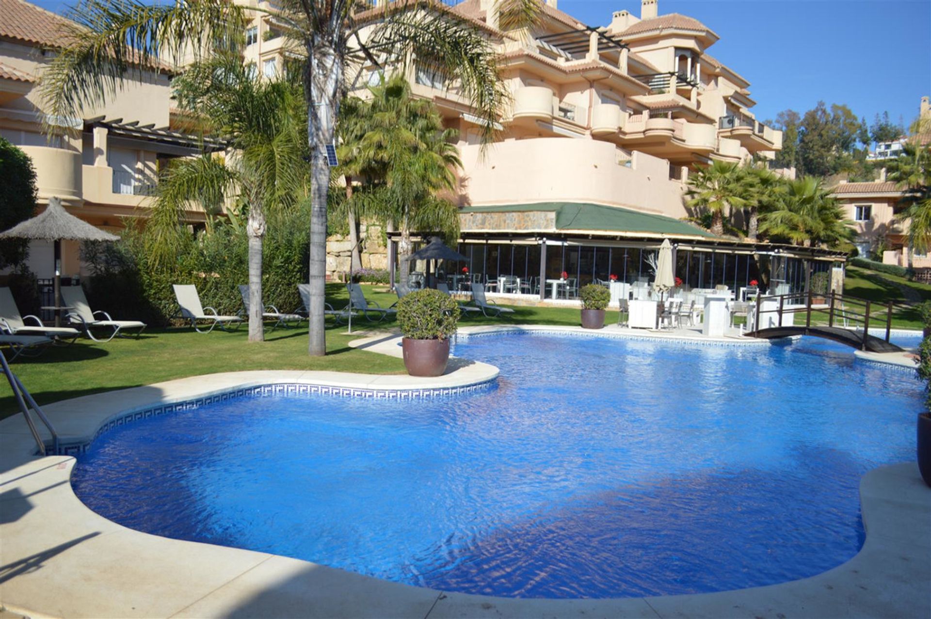 Condominium in San Pedro de Alcántara, Andalusië 10721436