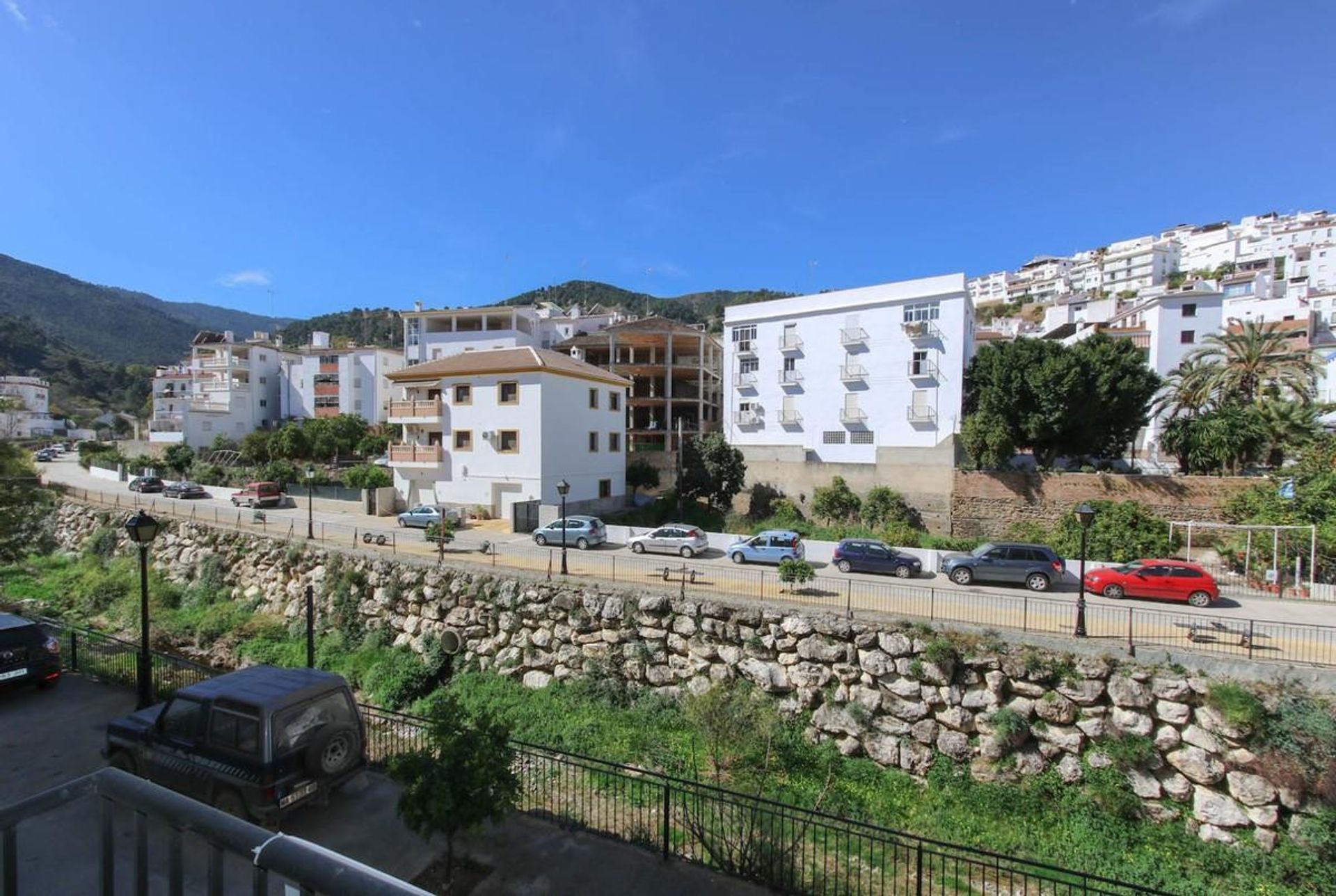 Condominium dans Tolox, Andalousie 10721698