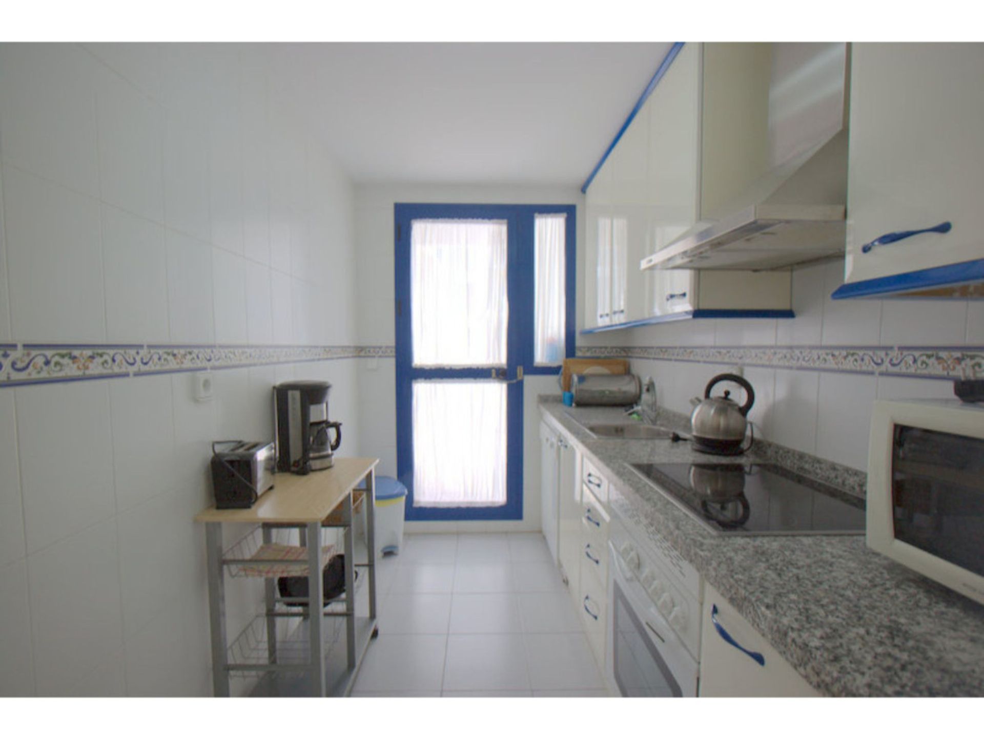 Condominium in La Duquesa, Andalucía 10723912