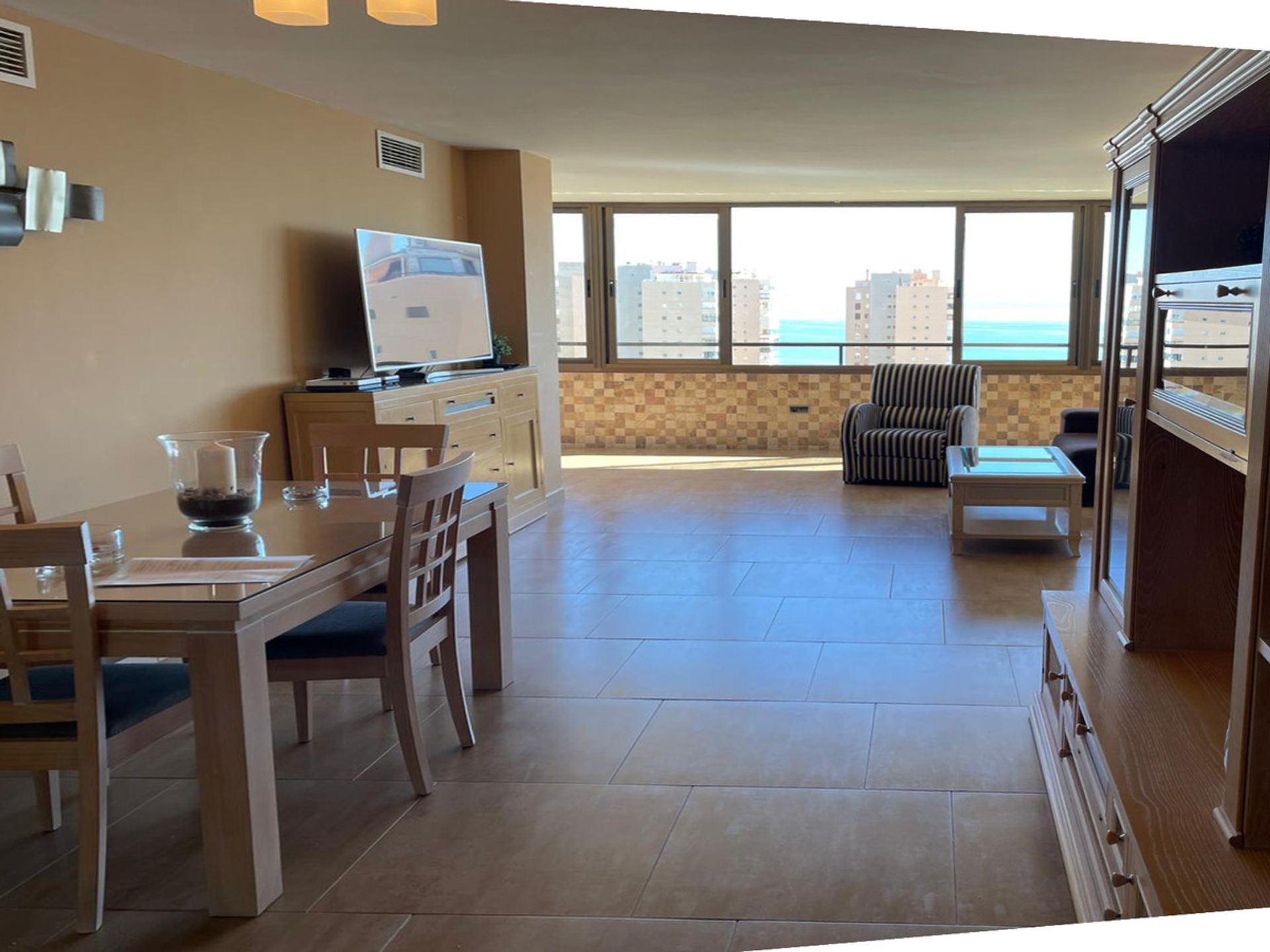 Condominium dans Alhaurín de la Torre, Andalousie 10724344