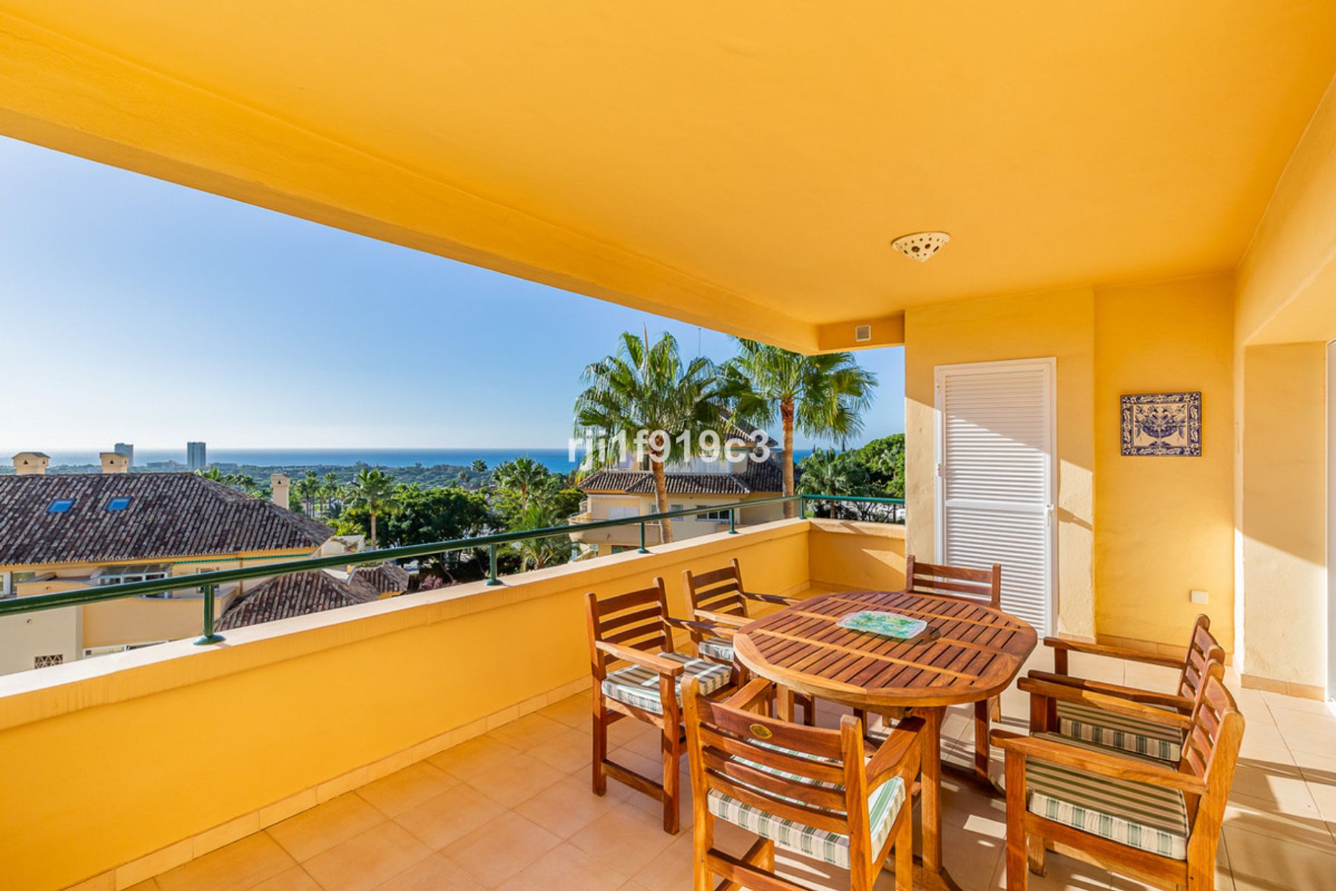 Condominium in Marbella, Andalucía 10724356