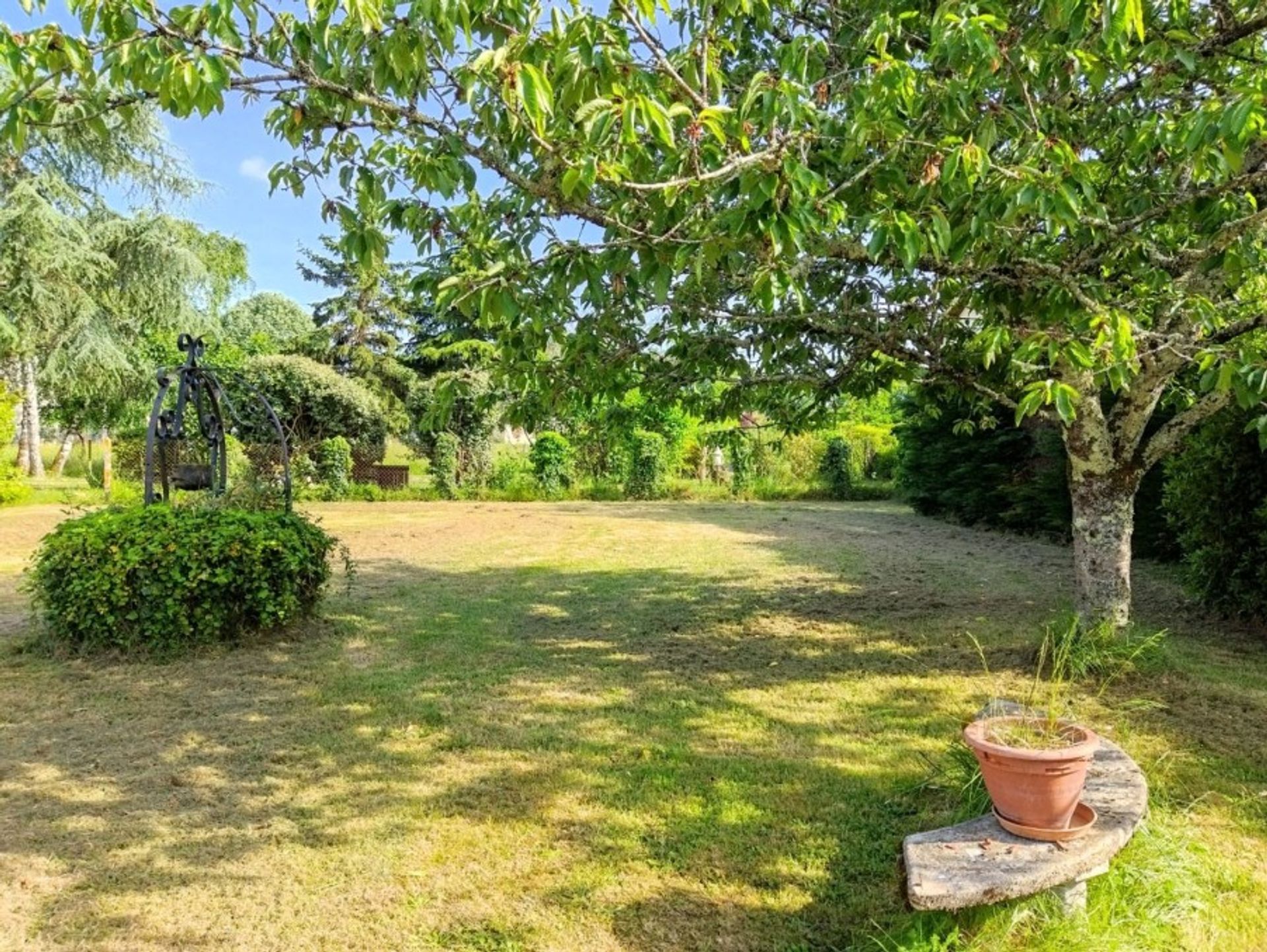 House in Montpon-Menesterol, Nouvelle-Aquitaine 10724569