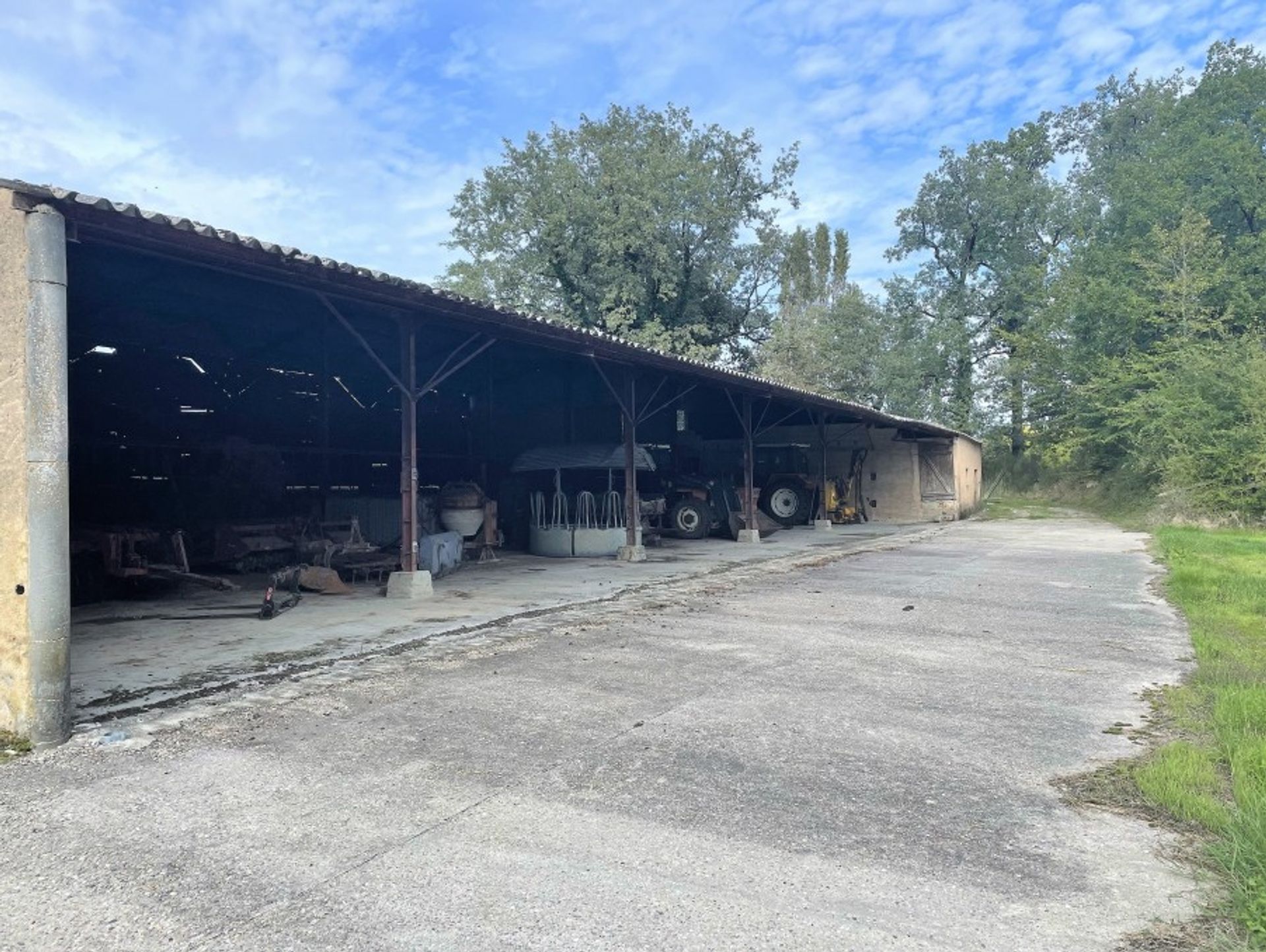 Industrieel in Monpazier, Nouvelle-Aquitaine 10724654