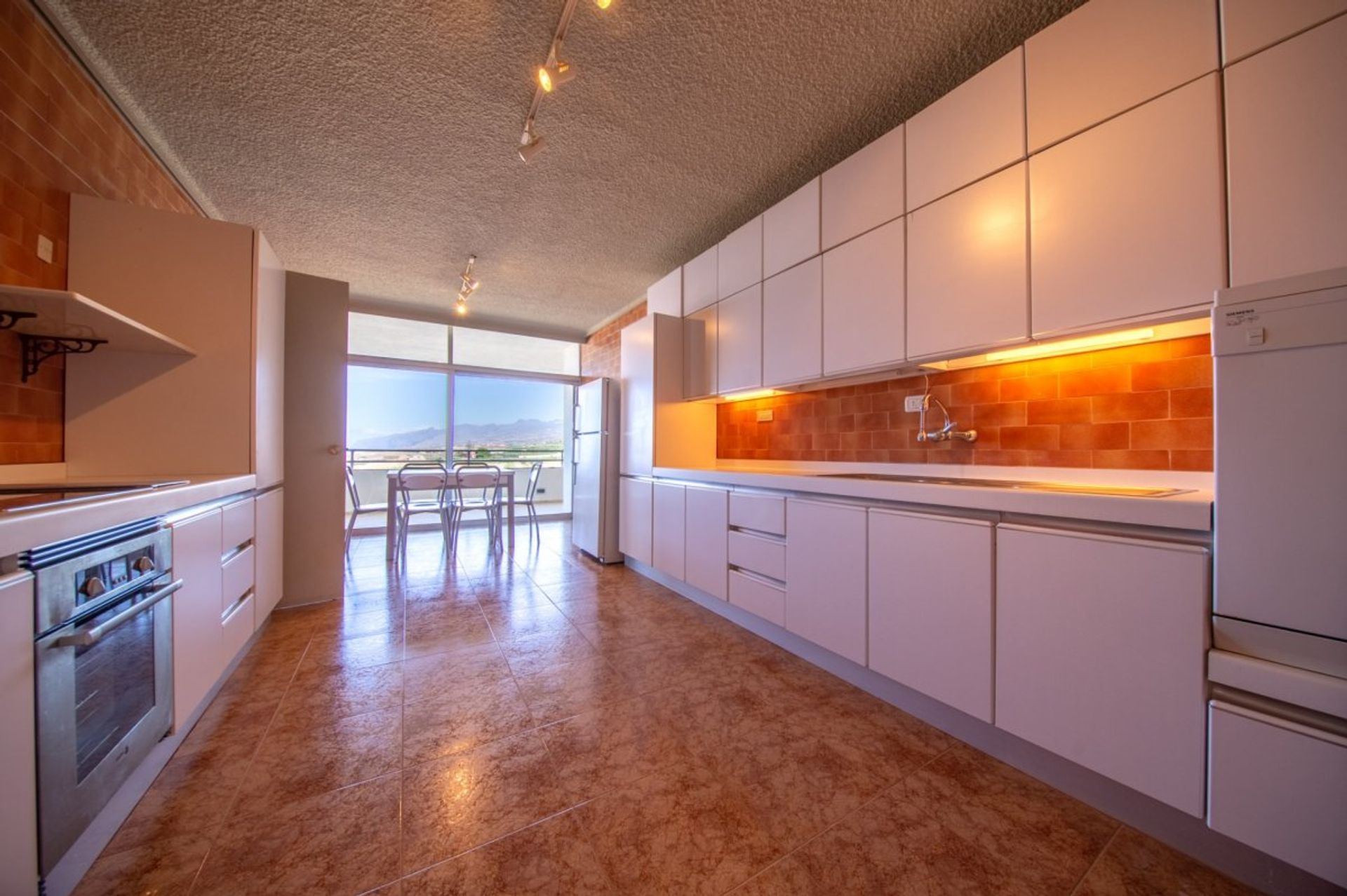 Condominium in Adeje, Canarias 10725760