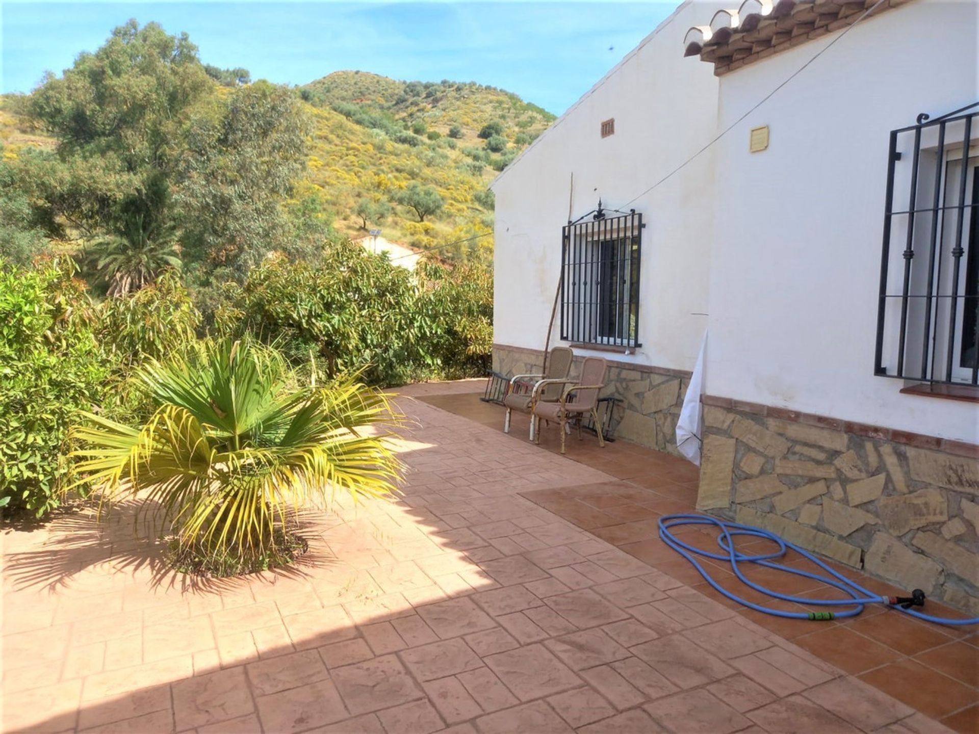 Casa nel Canillas de Aceituno, Andalusia 10726247