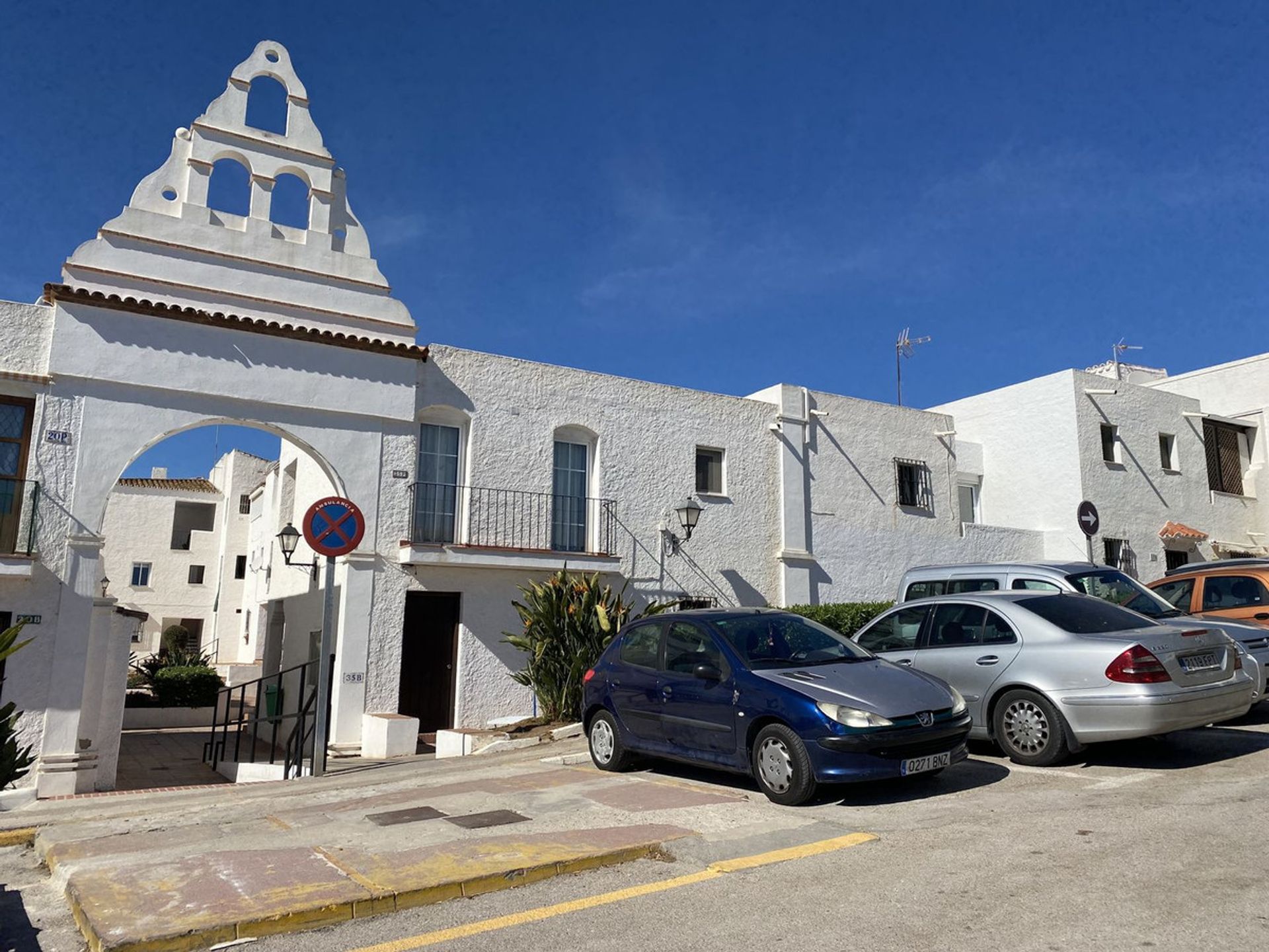 Condominium in Castillo de Sabinillas, Andalusië 10726937