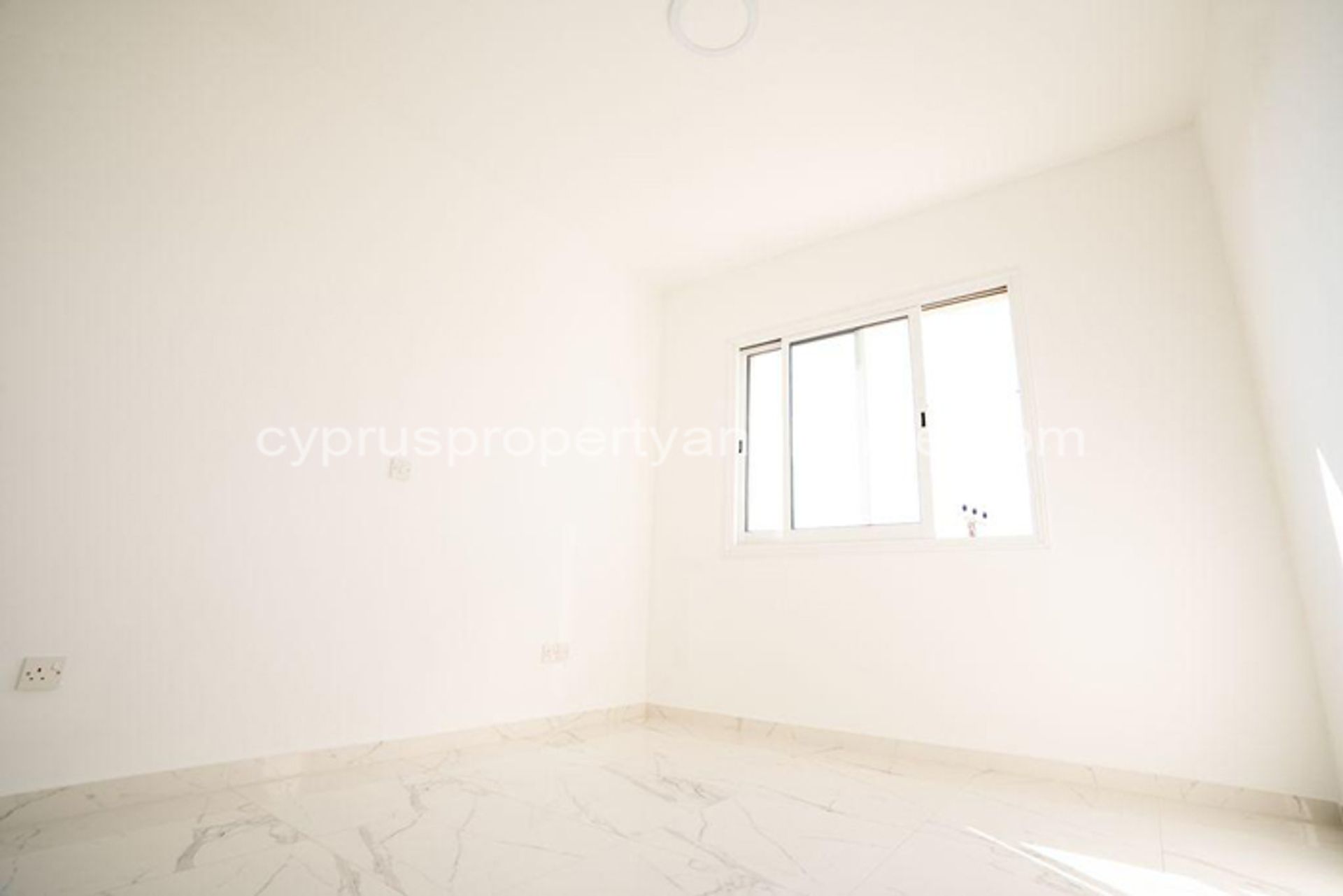 Condominium in Kissonerga, Paphos 10727673